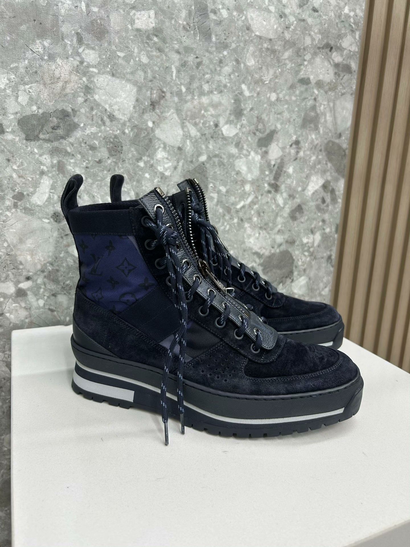 Louis Vuitton Louis Vuitton Monogram Zipper Hiking Boots Size US 7.5 / EU 40-41 - 2 Thumbnail