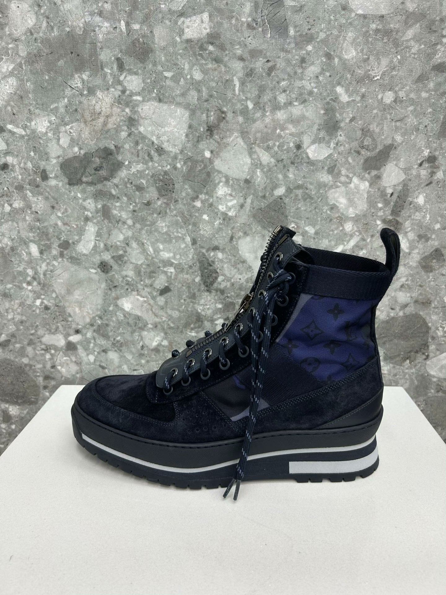 Louis Vuitton Louis Vuitton Monogram Zipper Hiking Boots Size US 7.5 / EU 40-41 - 4 Thumbnail