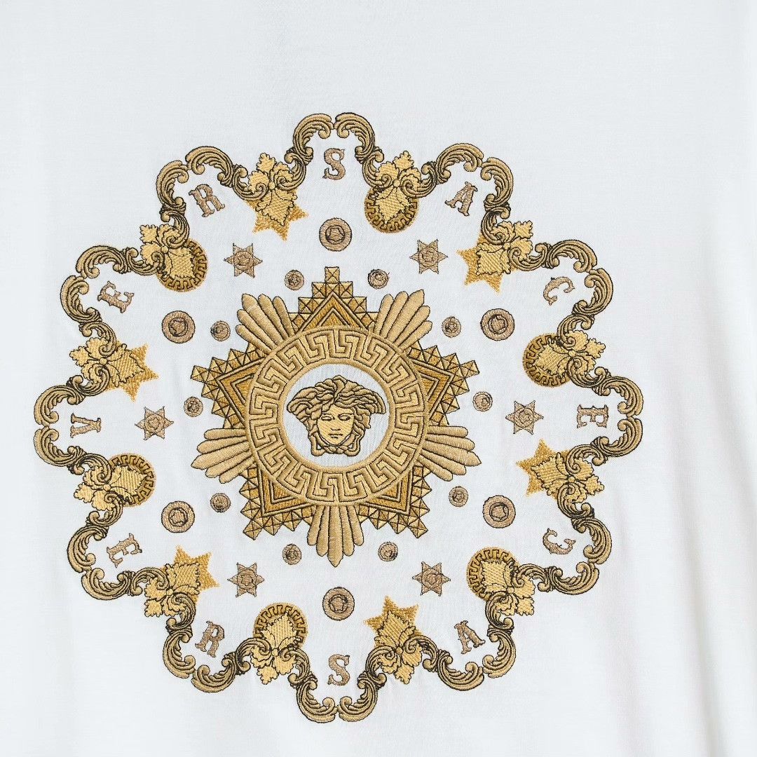 Versace Versace Men's Medusa Embroidered T-shirt Size US M / EU 48-50 / 2 - 3 Thumbnail