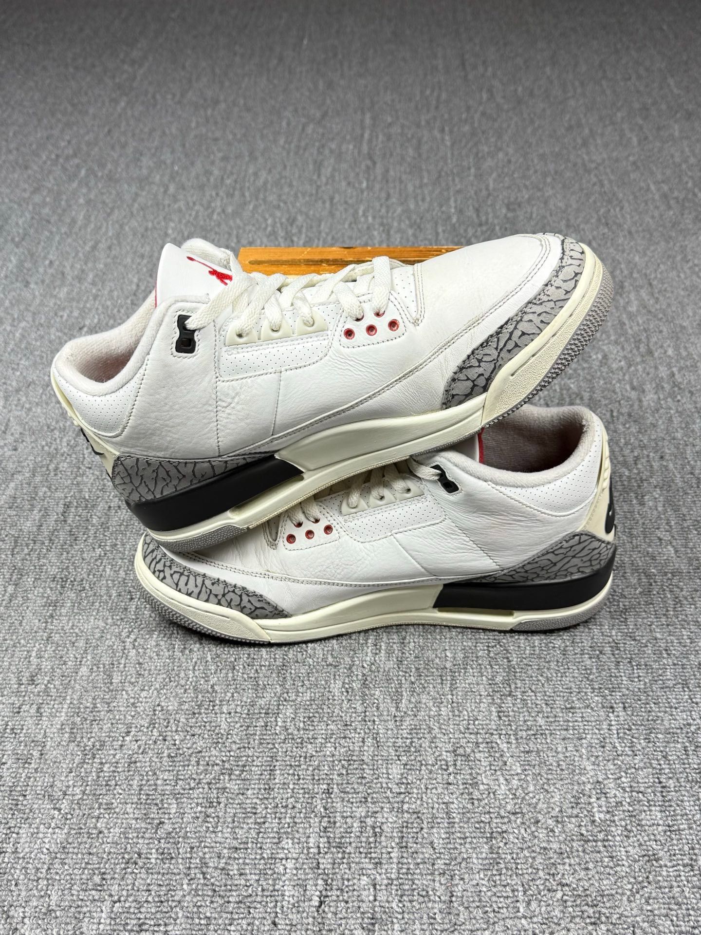 Nike Nike AJ4 White Lowtop Sneakers 11 Men Size US 11 / EU 44 - 3 Thumbnail