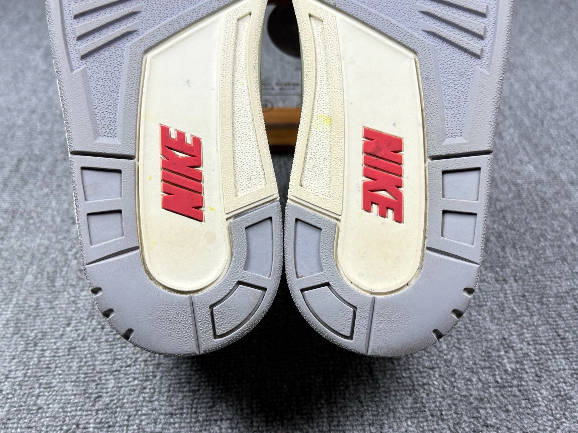 Nike Nike AJ4 White Lowtop Sneakers 11 Men Size US 11 / EU 44 - 8 Thumbnail
