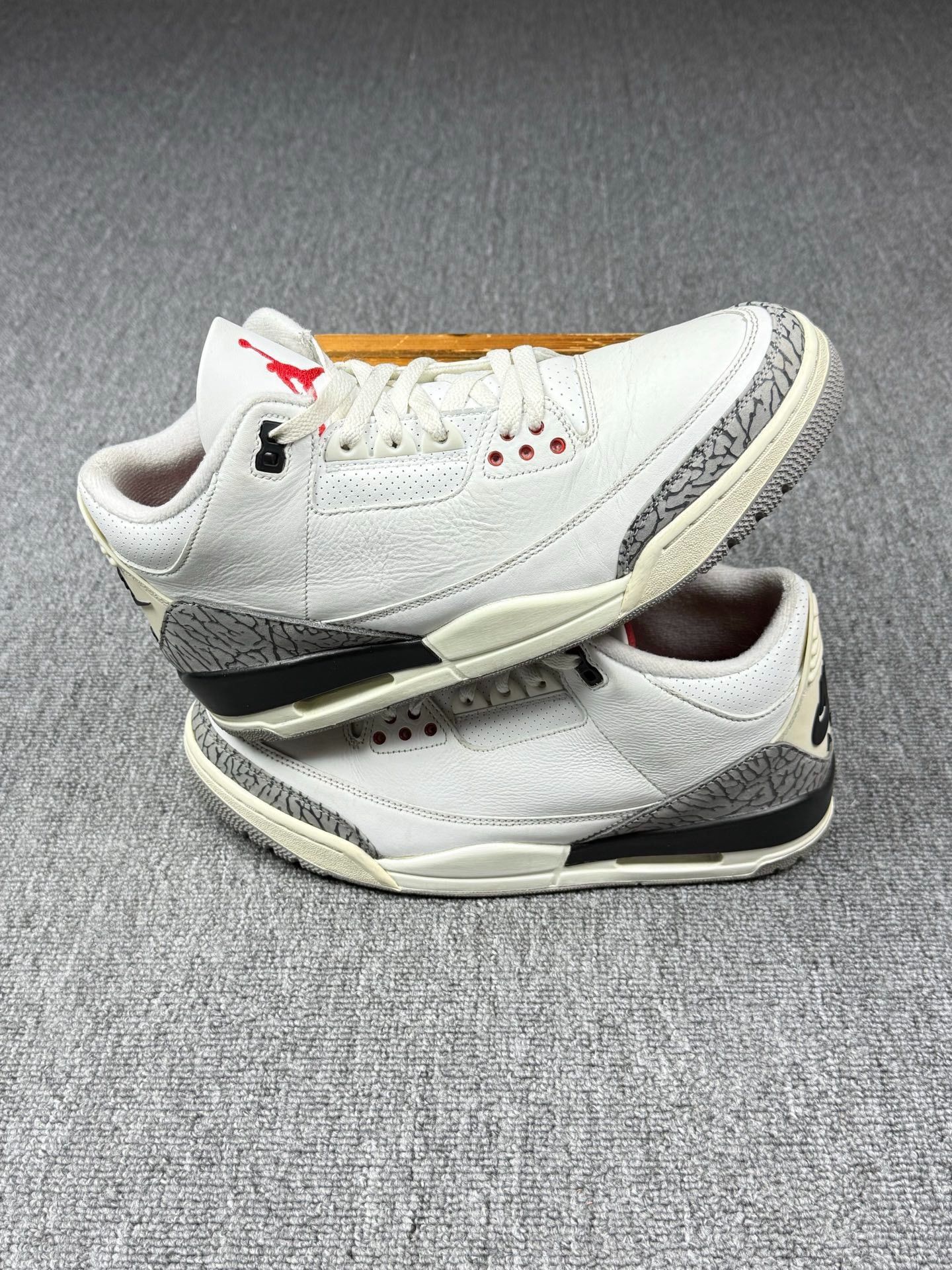 Nike Nike AJ4 White Lowtop Sneakers 11 Men Size US 11 / EU 44 - 2 Thumbnail