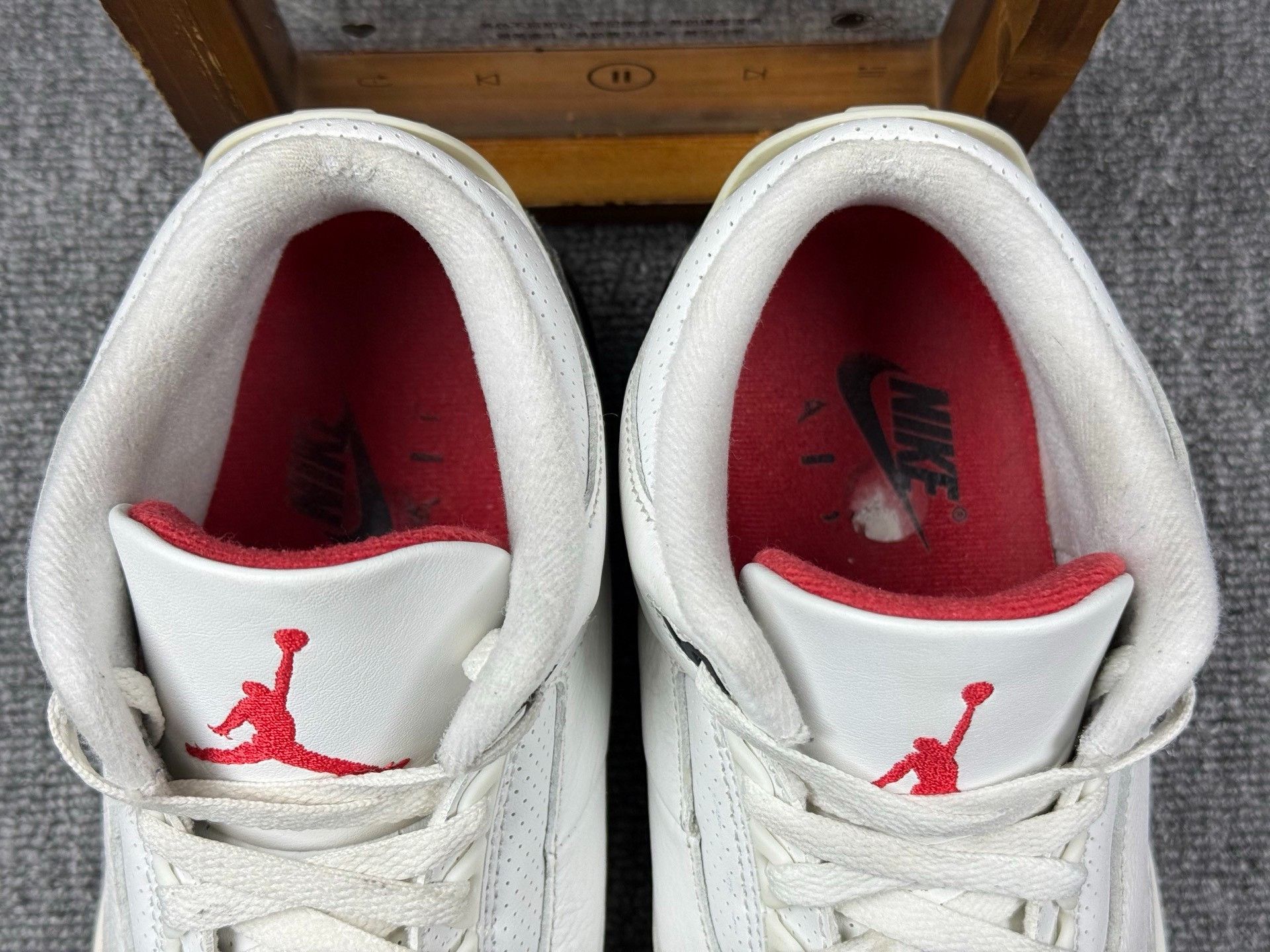 Nike Nike AJ4 White Lowtop Sneakers 11 Men Size US 11 / EU 44 - 9 Thumbnail