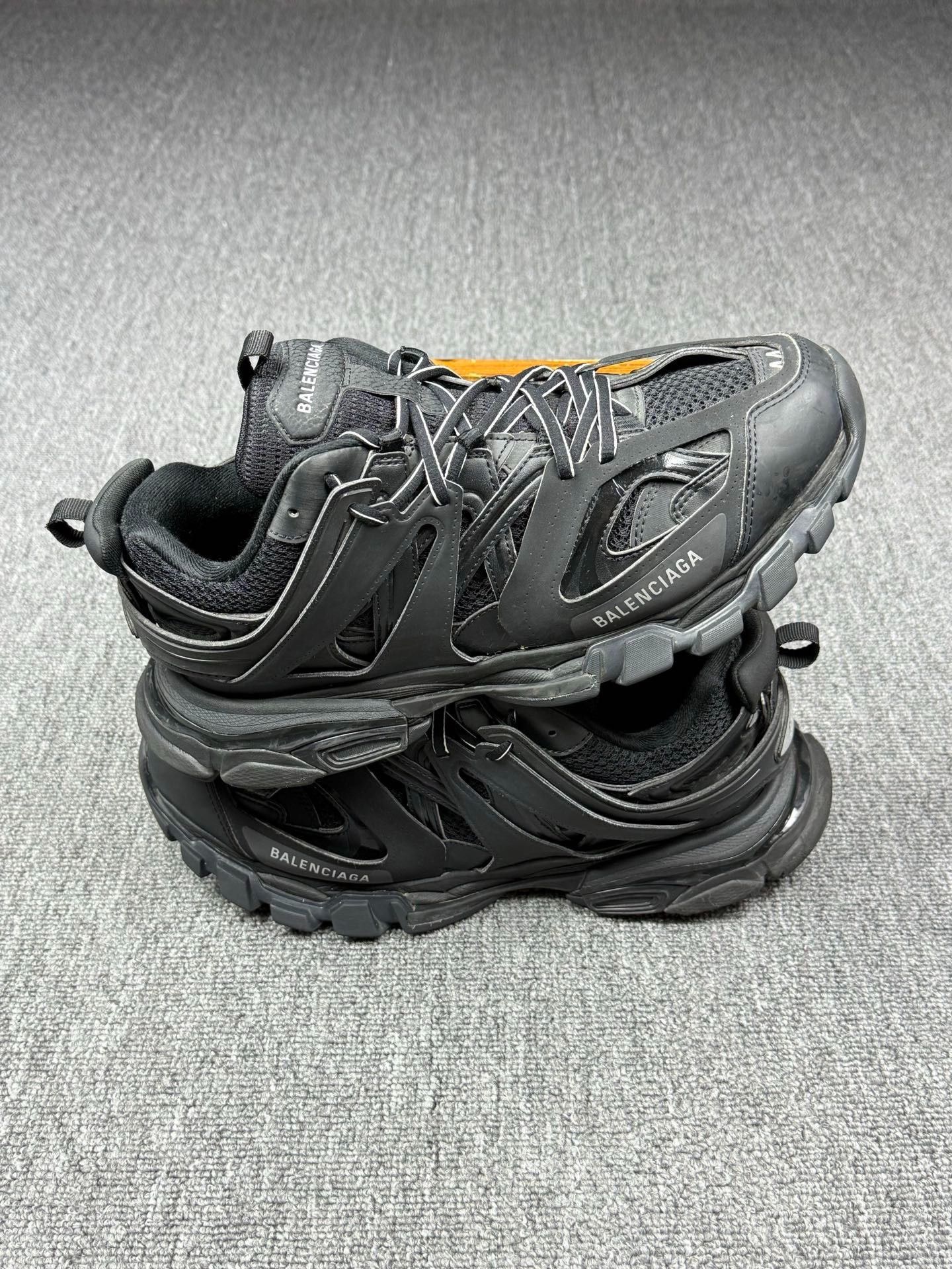Balenciaga Balenciaga Black Lowtop Sneakers 11 Men Size US 11 / EU 44 - 2 Thumbnail