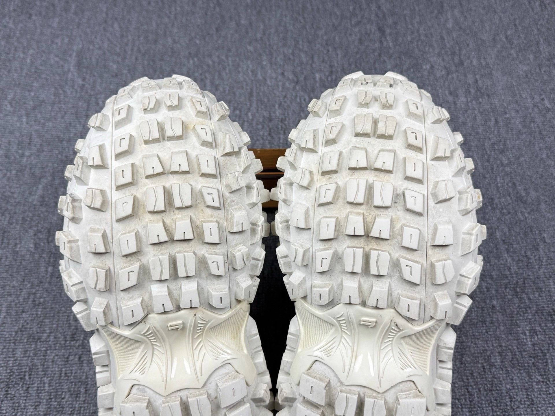 Balenciaga Balenciaga White Lowtop Sneakers 7 Men Size US 7 / EU 40 - 7 Thumbnail