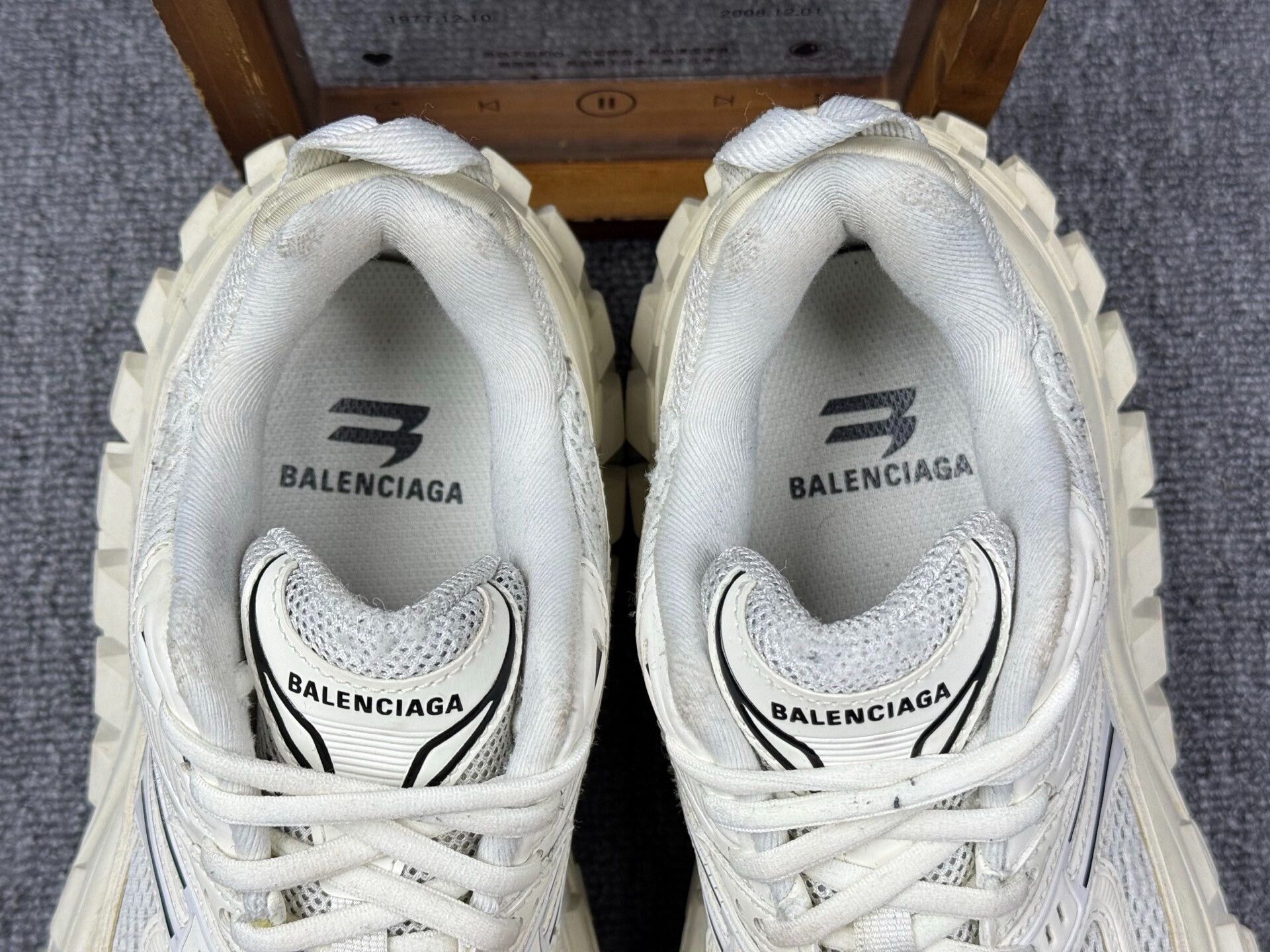 Balenciaga Balenciaga White Lowtop Sneakers 7 Men Size US 7 / EU 40 - 9 Thumbnail