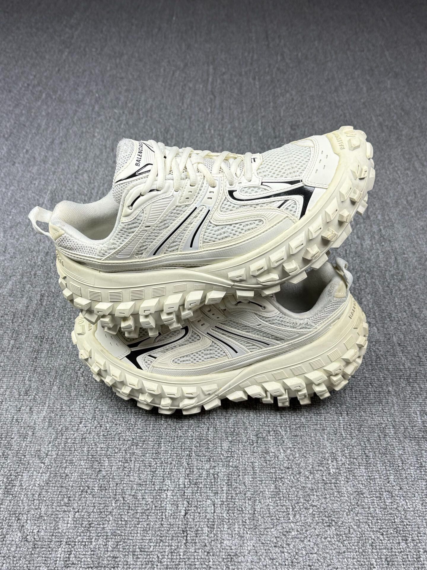 Balenciaga Balenciaga White Lowtop Sneakers 7 Men Size US 7 / EU 40 - 2 Thumbnail