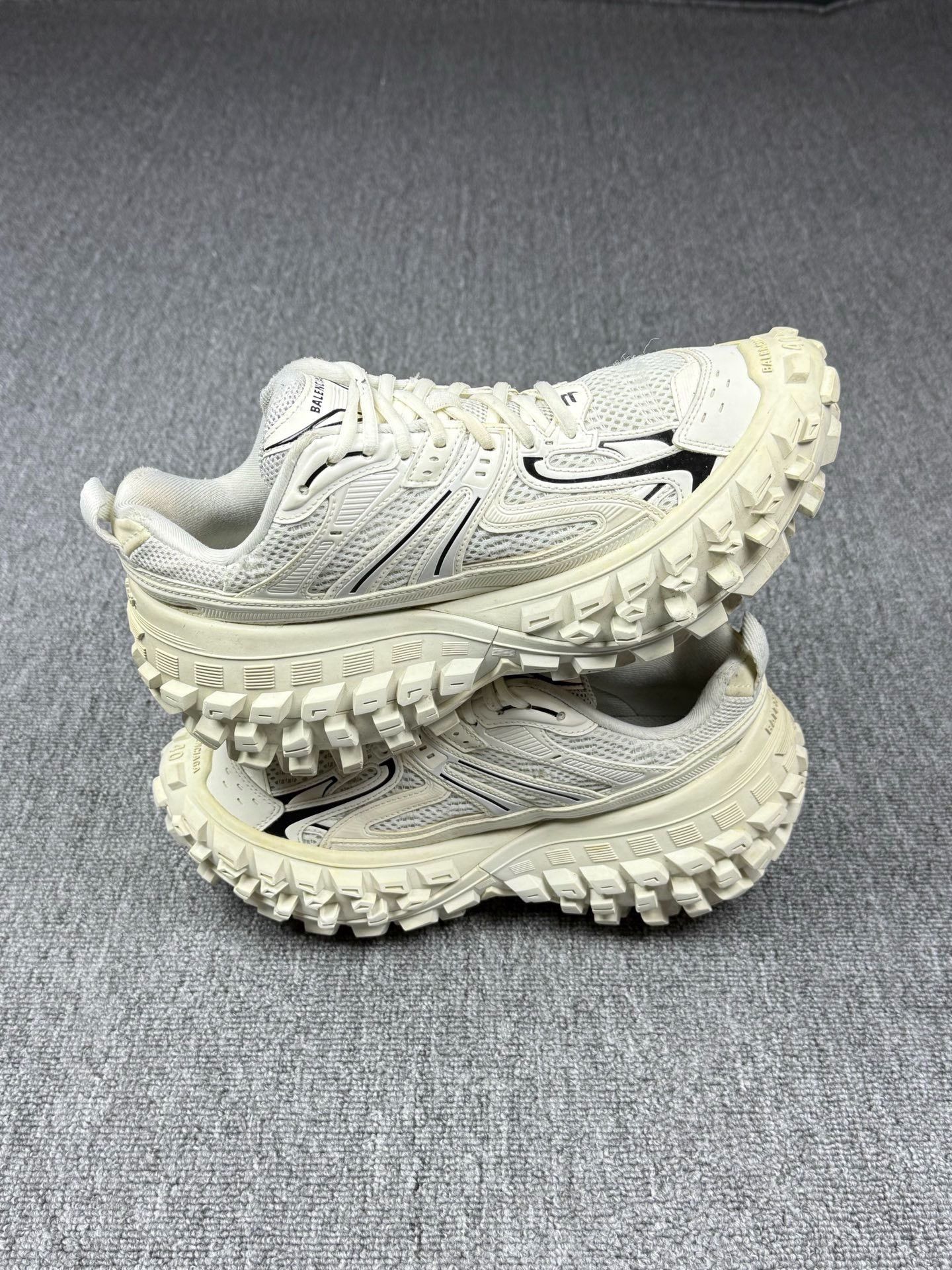 Balenciaga Balenciaga White Lowtop Sneakers 7 Men Size US 7 / EU 40 - 3 Thumbnail