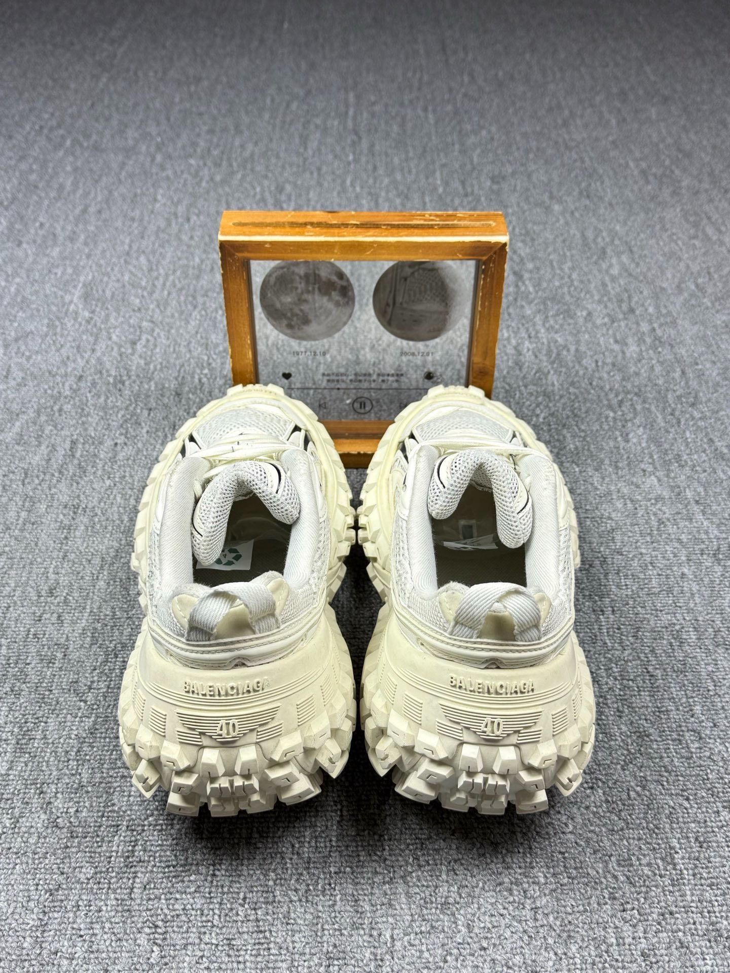Balenciaga Balenciaga White Lowtop Sneakers 7 Men Size US 7 / EU 40 - 5 Thumbnail