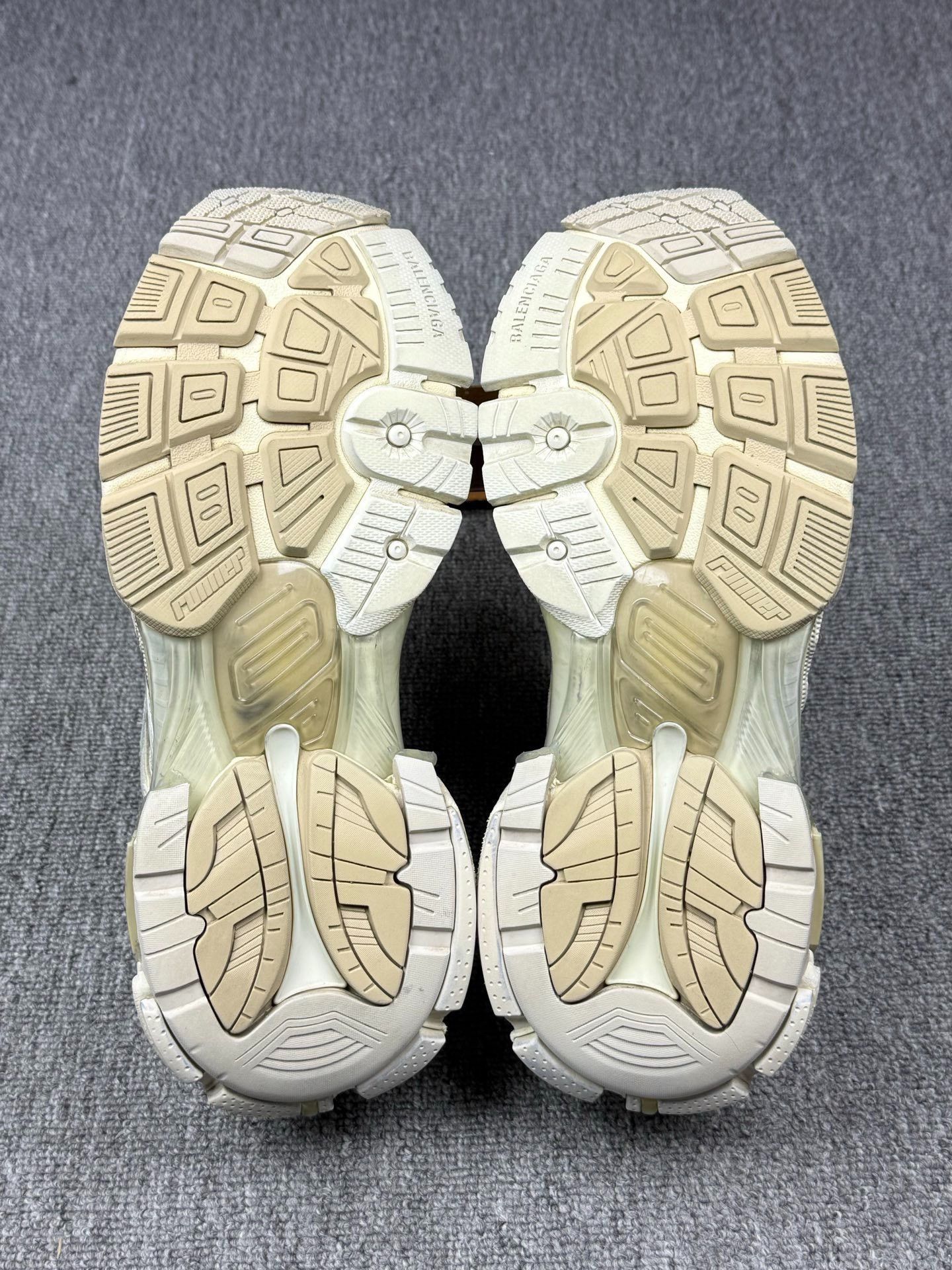 Balenciaga Balenciaga Running Beige Lowtop Sneakers 9 Men Size US 9 / EU 42 - 6 Thumbnail