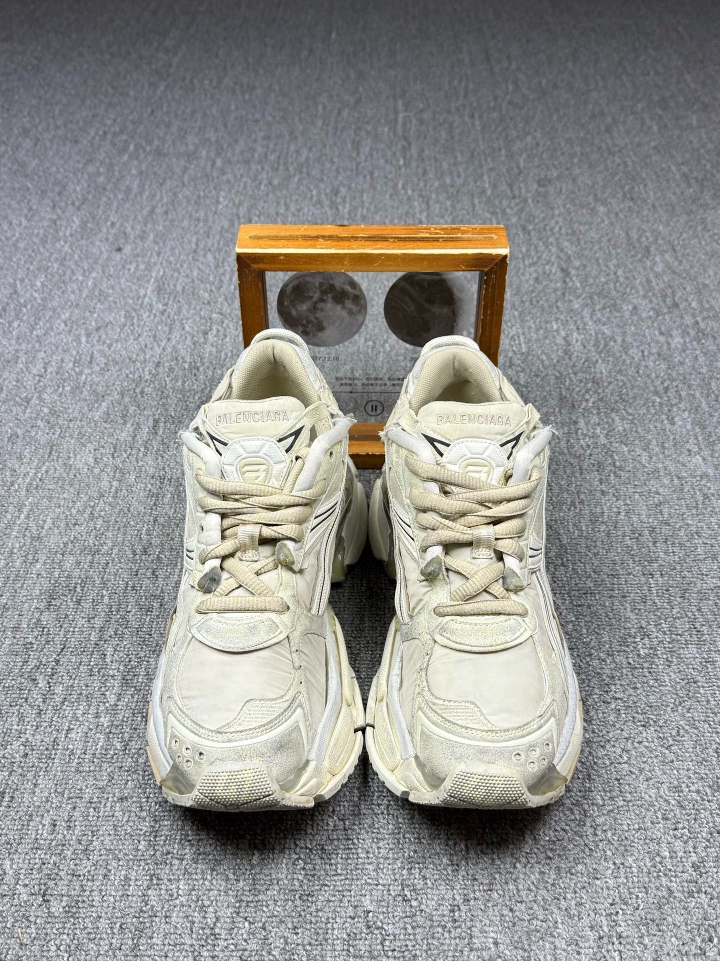 Balenciaga Balenciaga Running Beige Lowtop Sneakers 9 Men Size US 9 / EU 42 - 4 Thumbnail
