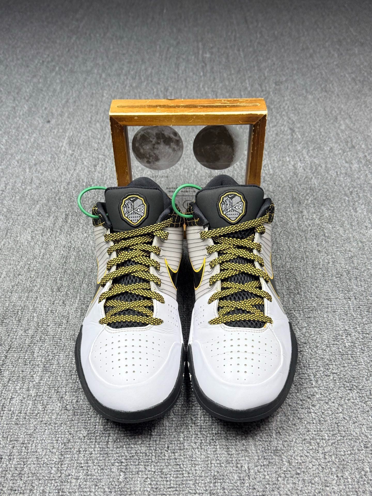 Nike Nike KOBE4 Black Lowtop Sneakers 9 Men Size US 9 / EU 42 - 4 Thumbnail