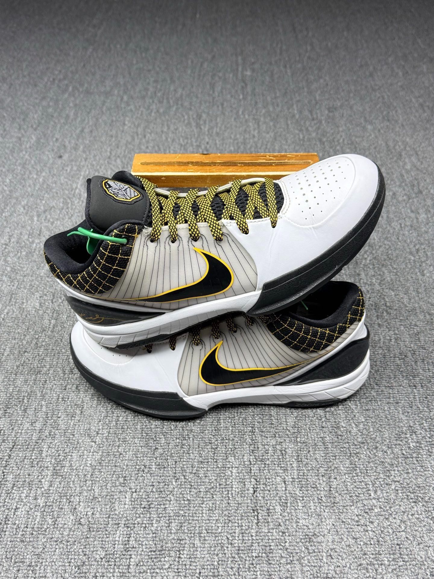 Nike Nike KOBE4 Black Lowtop Sneakers 9 Men Size US 9 / EU 42 - 2 Thumbnail