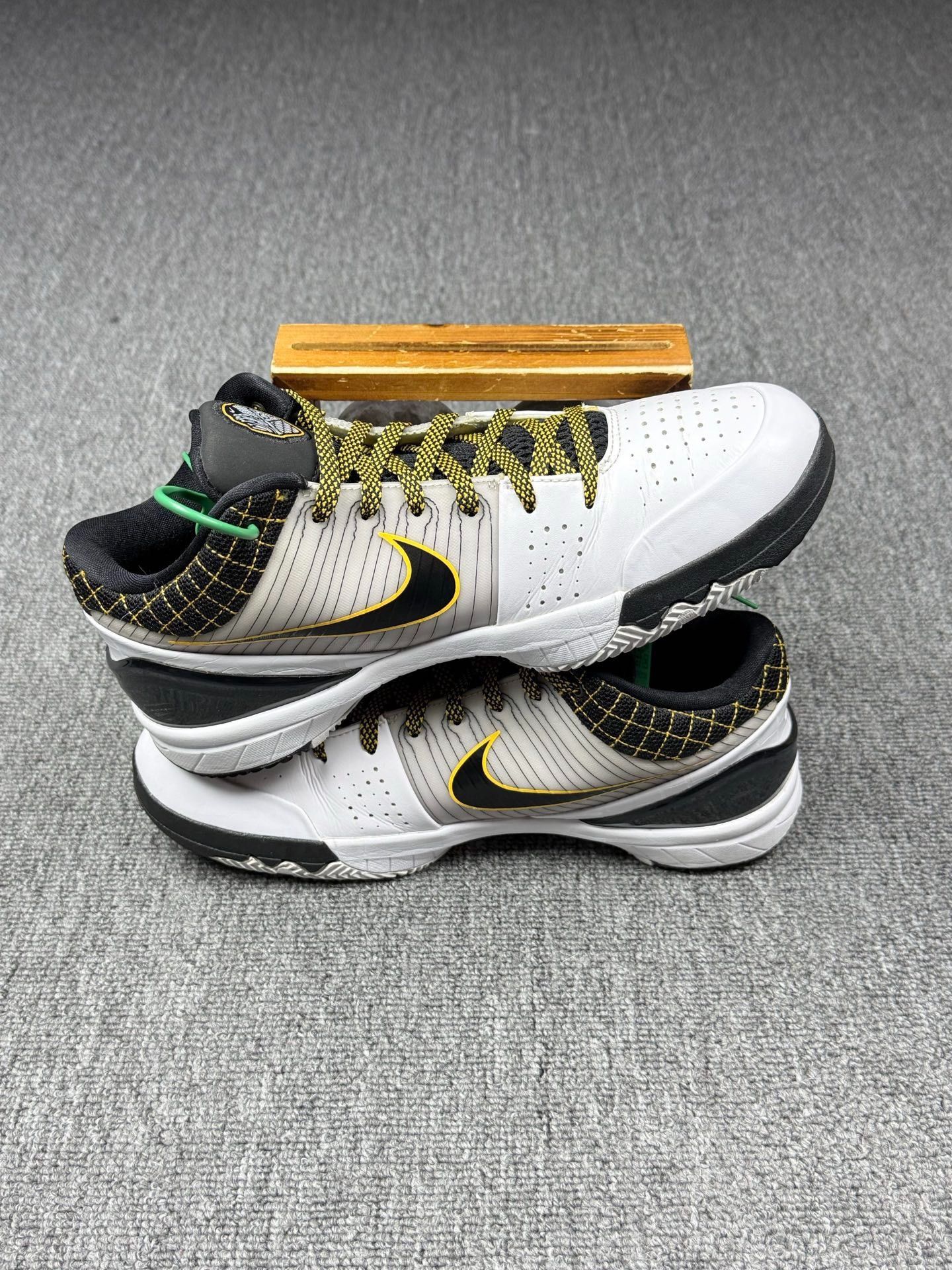 Nike Nike KOBE4 Black Lowtop Sneakers 9 Men Size US 9 / EU 42 - 3 Thumbnail