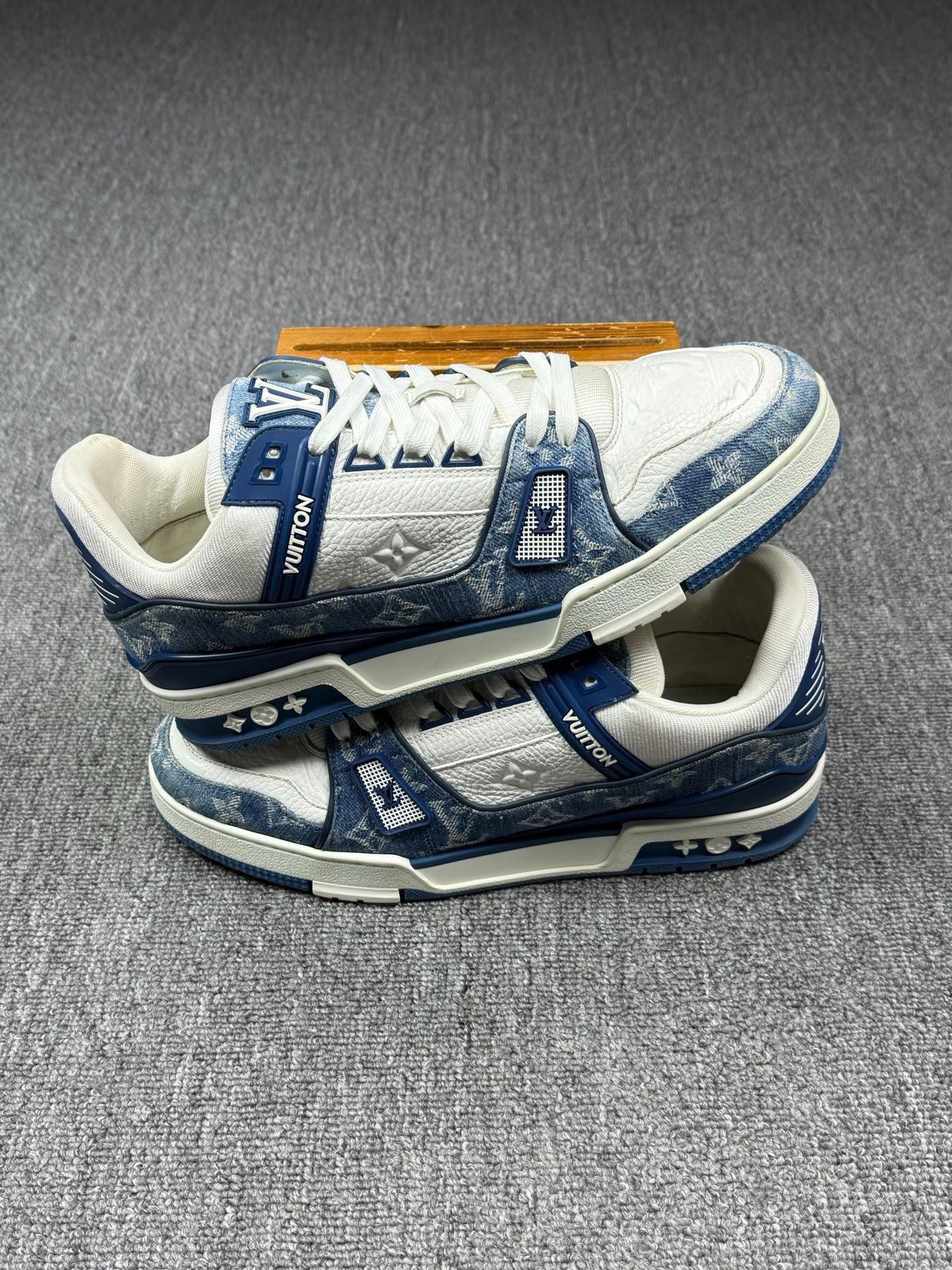 Louis Vuitton Louis Vuitton Training Blue Lowtop Sneakers 9 Men Size US 9 / EU 42 - 2 Thumbnail