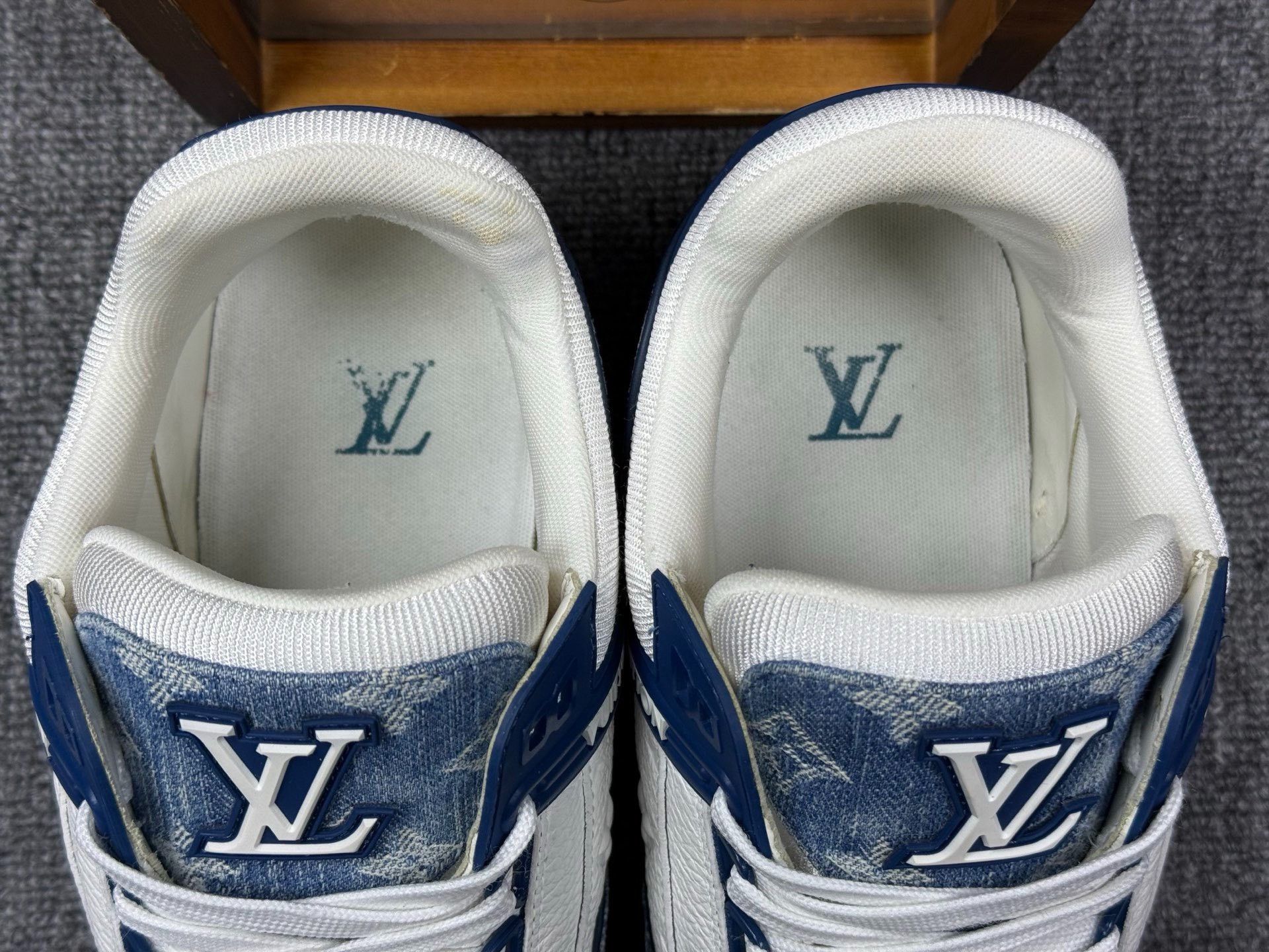 Louis Vuitton Louis Vuitton Training Blue Lowtop Sneakers 9 Men Size US 9 / EU 42 - 8 Thumbnail