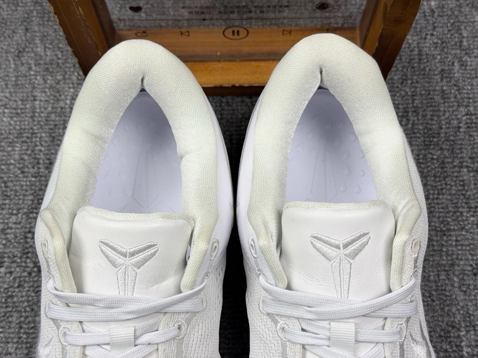 Nike Nike KOBE8 White Lowtop Sneakers 9 Men Size US 9 / EU 42 - 9 Thumbnail