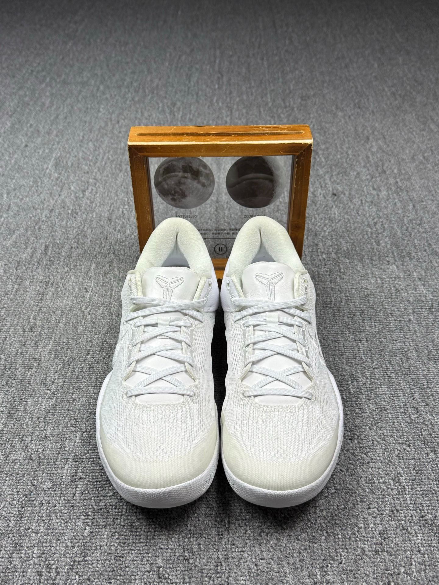 Nike Nike KOBE8 White Lowtop Sneakers 9 Men Size US 9 / EU 42 - 4 Thumbnail