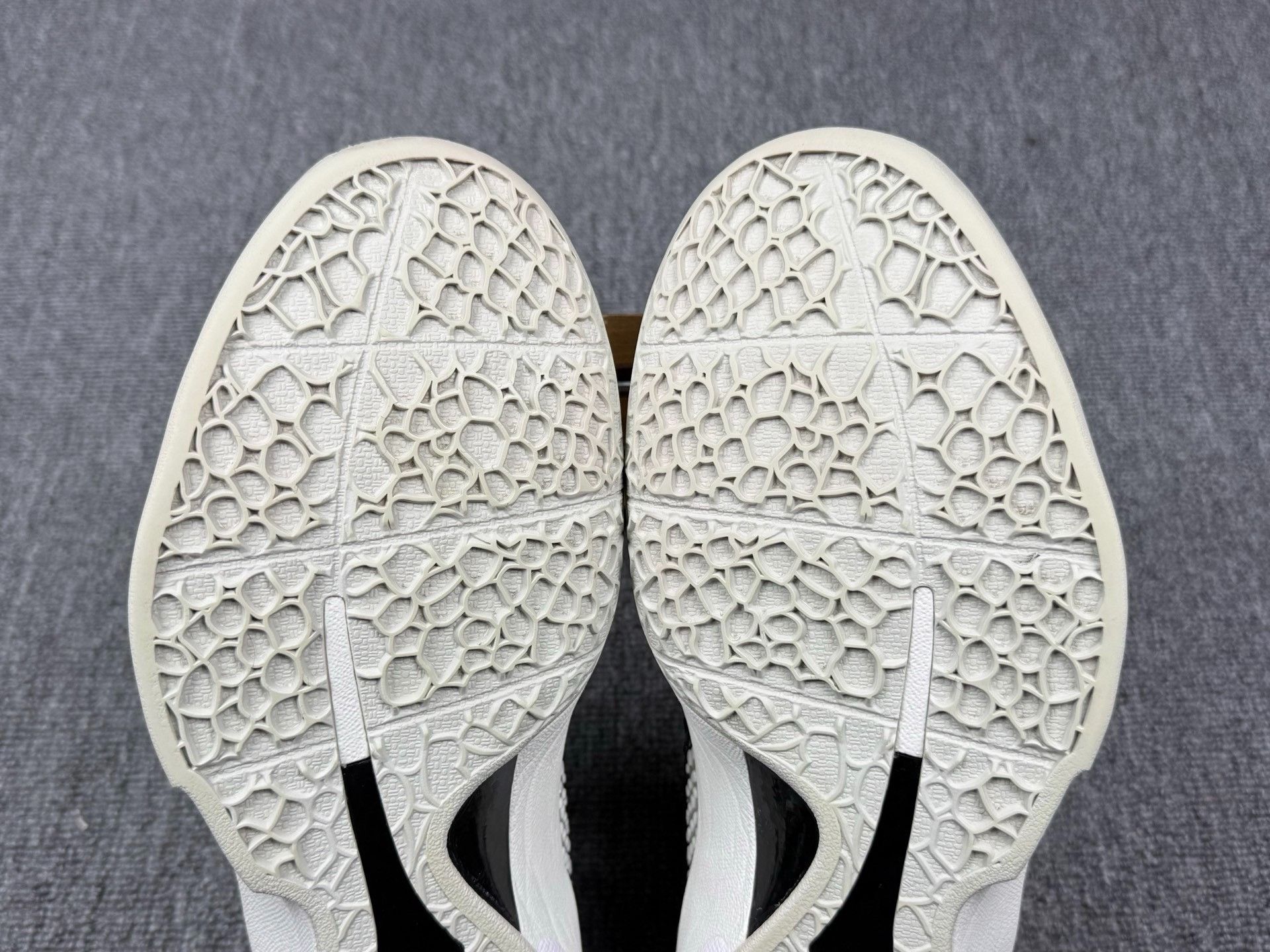 Nike Nike KOBE6 White Lowtop Sneakers 11 Men Size US 11 / EU 44 - 7 Thumbnail