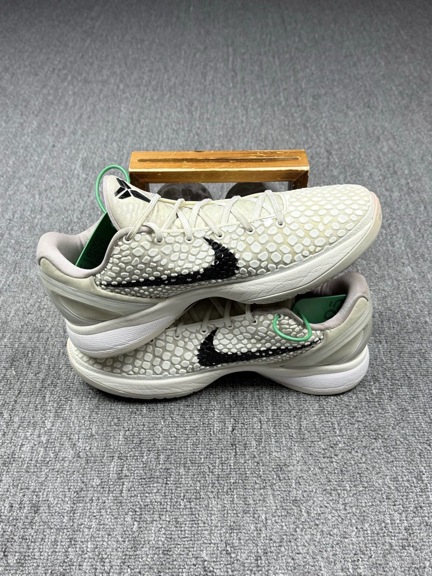 Nike Nike KOBE6 White Lowtop Sneakers 11 Men Size US 11 / EU 44 - 3 Thumbnail