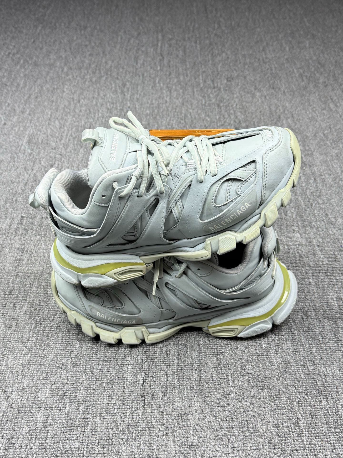 Balenciaga Balenciaga Multi Lowtop Sneakers 7 Men Size US 7 / EU 40 - 2 Thumbnail