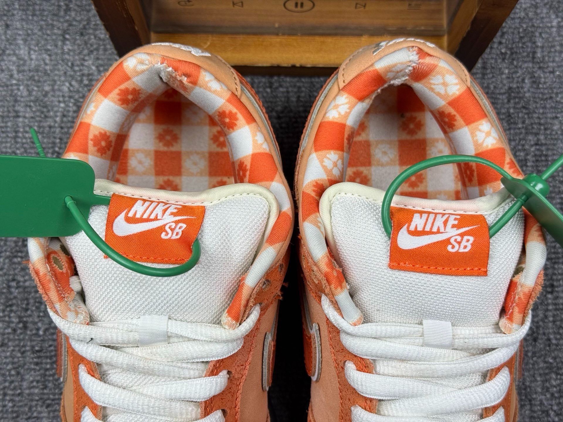 Nike Nike DUNK SB Orange Lowtop Sneakers 7 Men Size US 7 / EU 40 - 9 Thumbnail