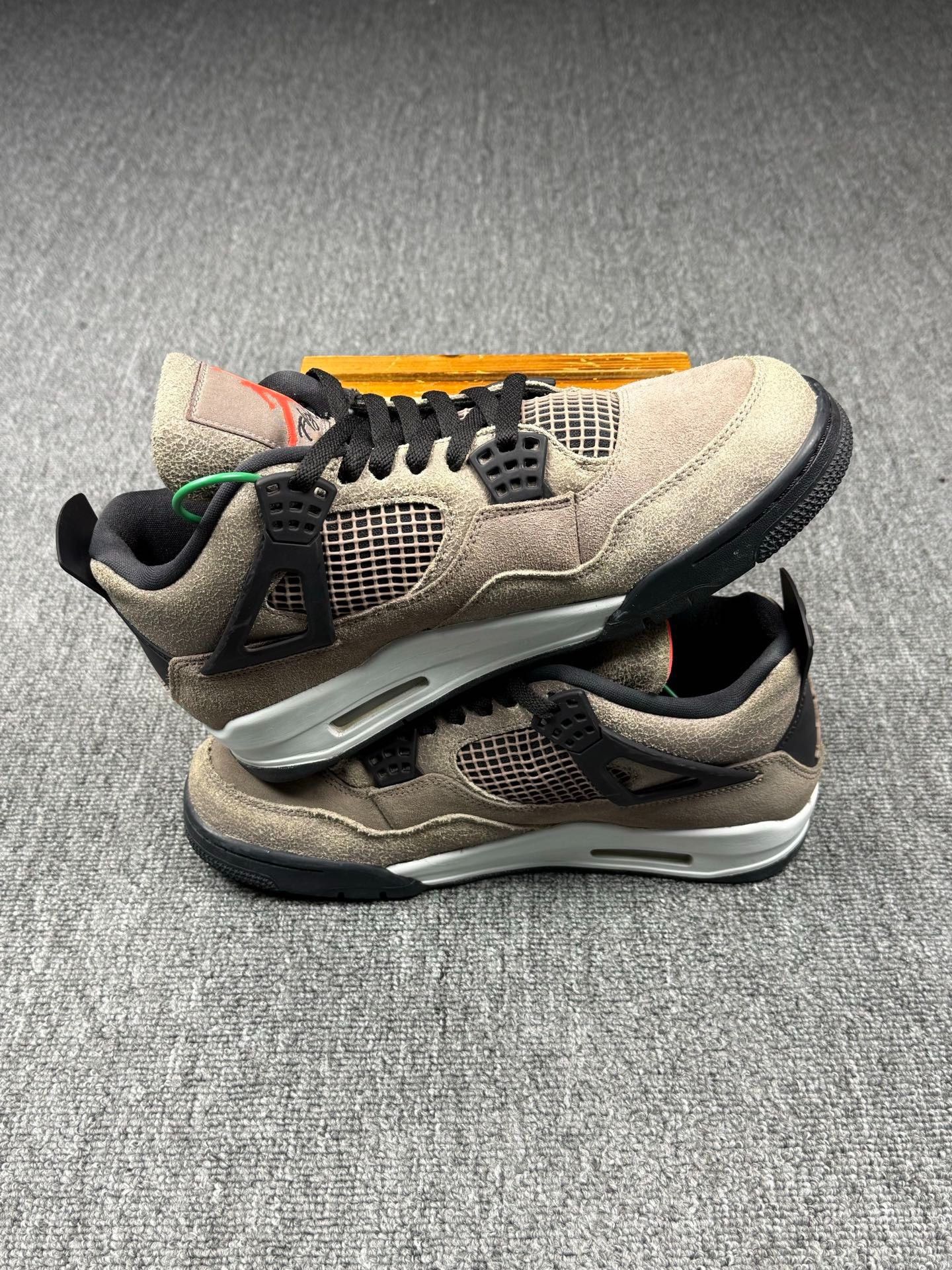 Nike Nike AJ4 Lowtop Sneakers 9 Men Size US 9 / EU 42 - 3 Thumbnail