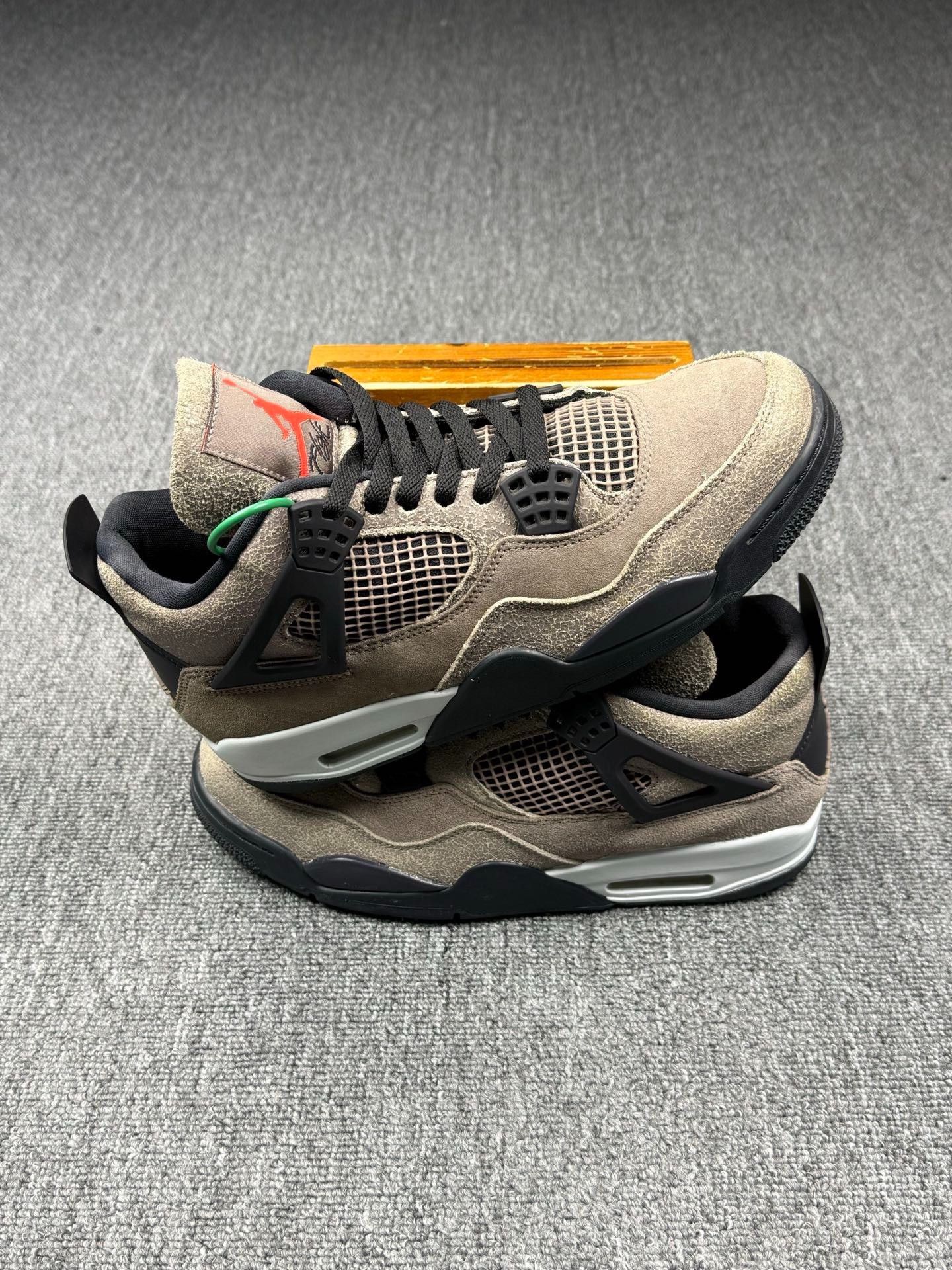 Nike Nike AJ4 Lowtop Sneakers 9 Men Size US 9 / EU 42 - 2 Thumbnail