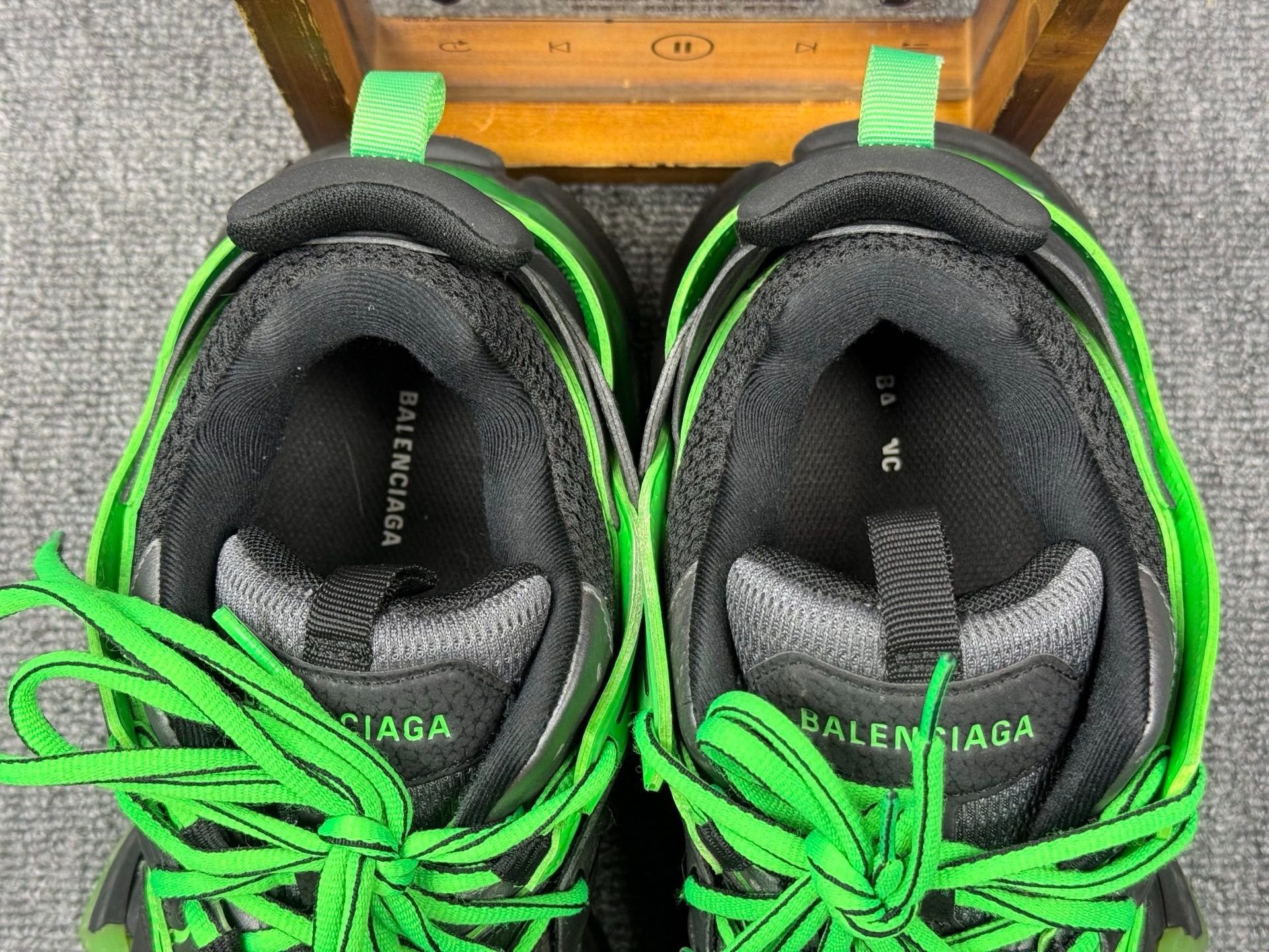 Balenciaga Balenciaga Green Lowtop Sneakers 7 Men Size US 7 / EU 40 - 9 Thumbnail
