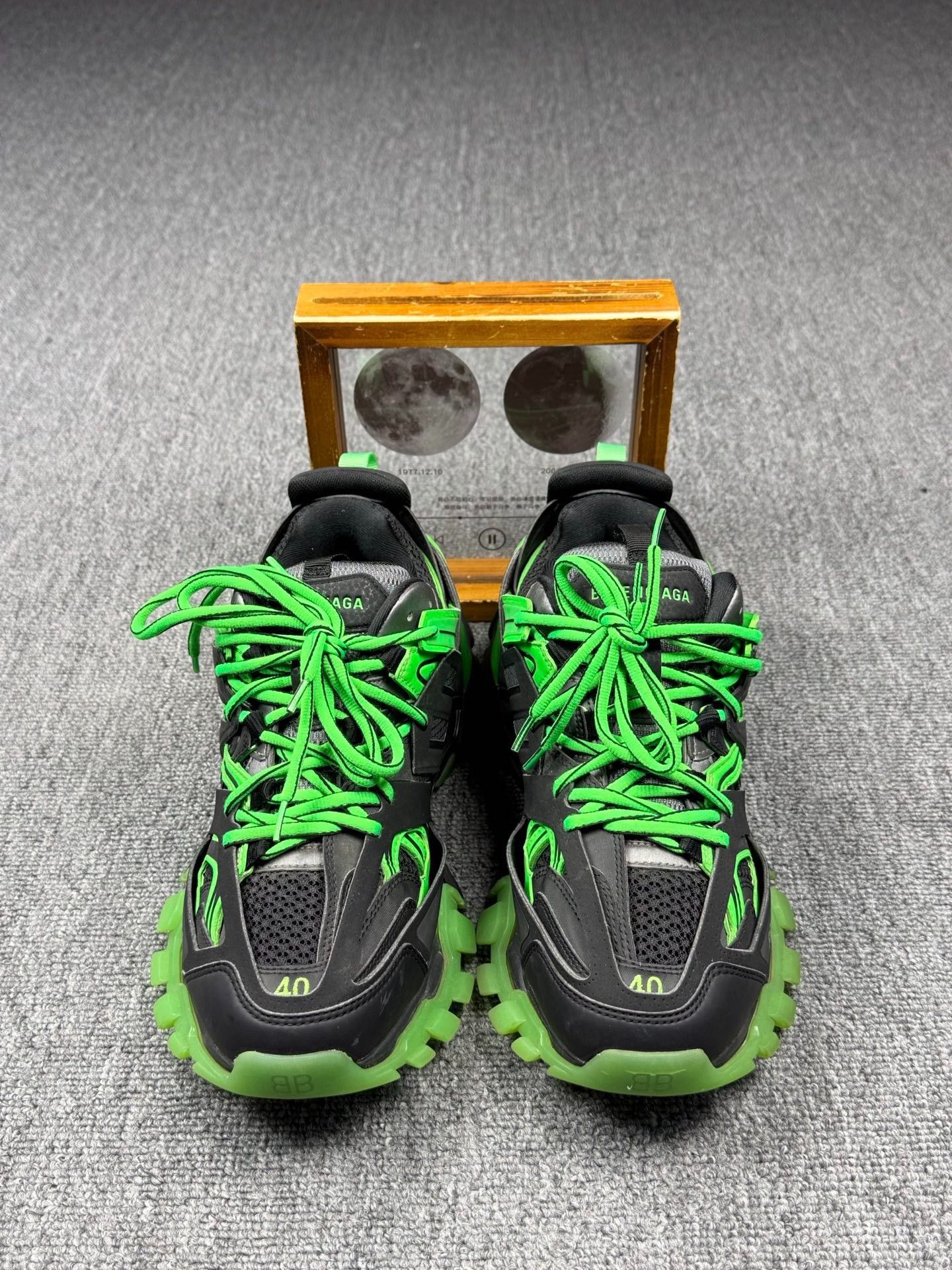 Balenciaga Balenciaga Green Lowtop Sneakers 7 Men Size US 7 / EU 40 - 2 Thumbnail