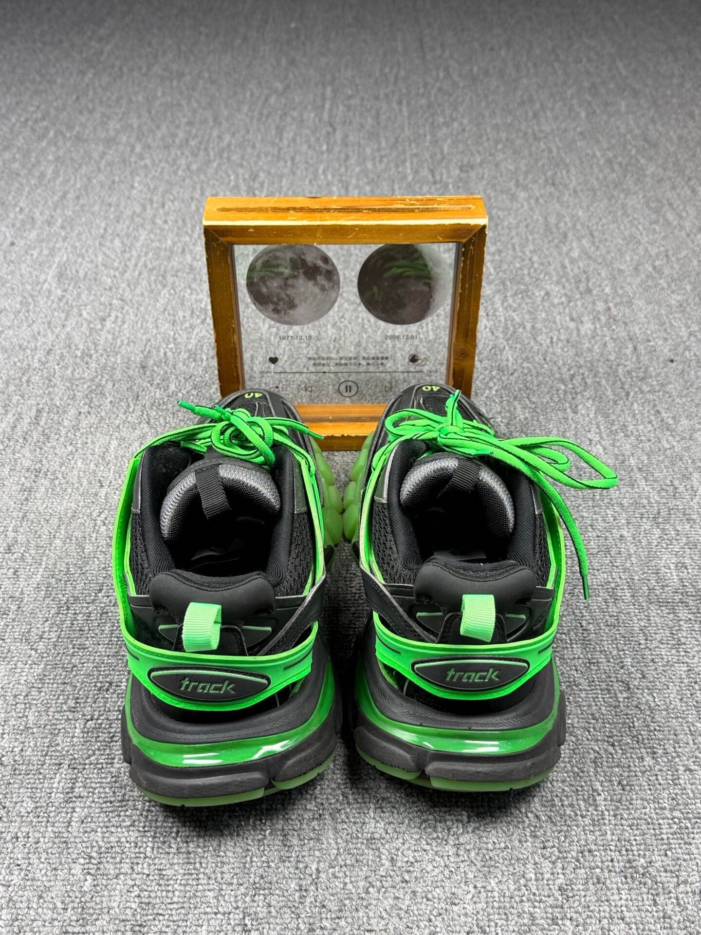 Balenciaga Balenciaga Green Lowtop Sneakers 7 Men Size US 7 / EU 40 - 5 Thumbnail