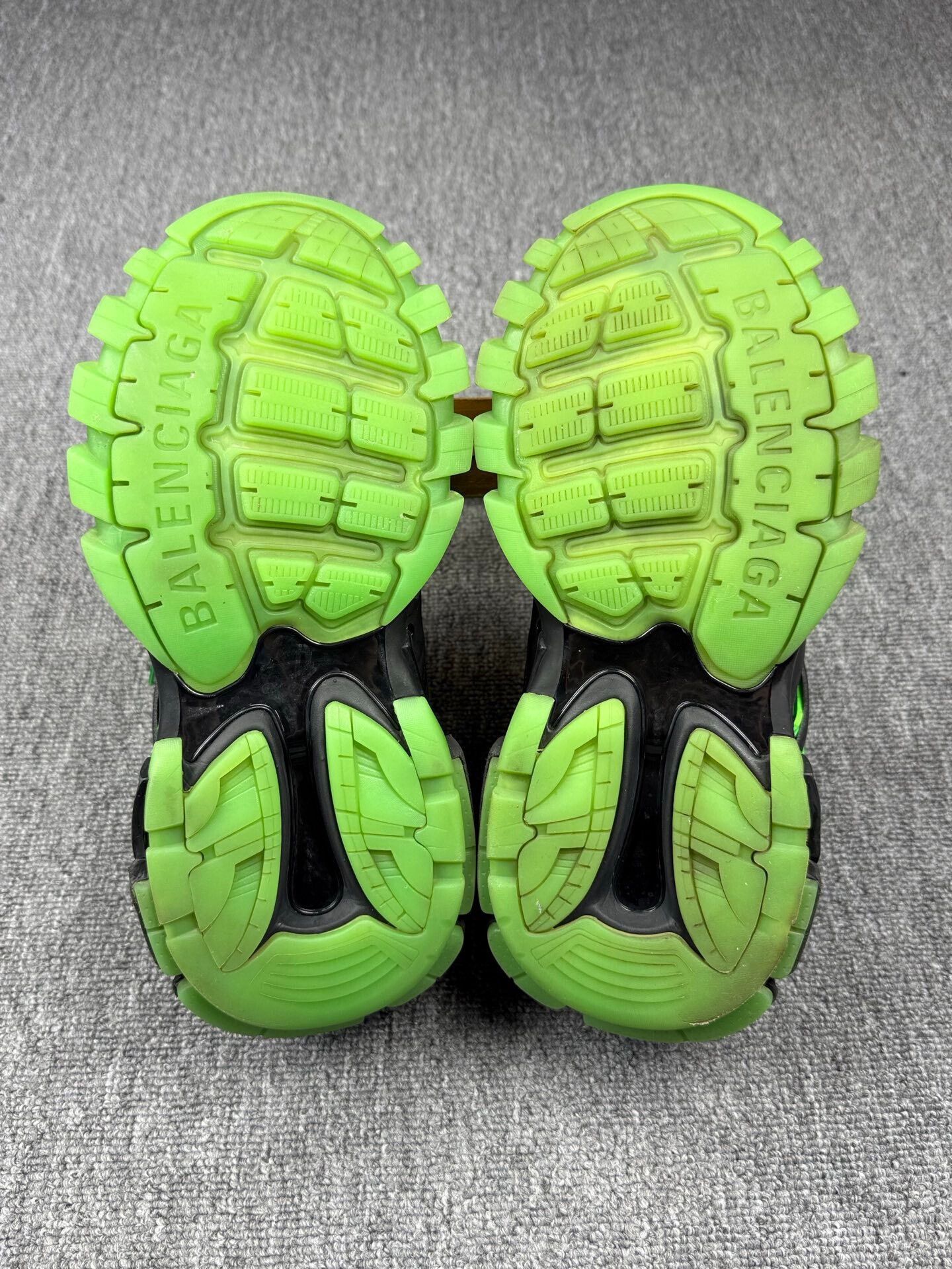 Balenciaga Balenciaga Green Lowtop Sneakers 7 Men Size US 7 / EU 40 - 6 Thumbnail