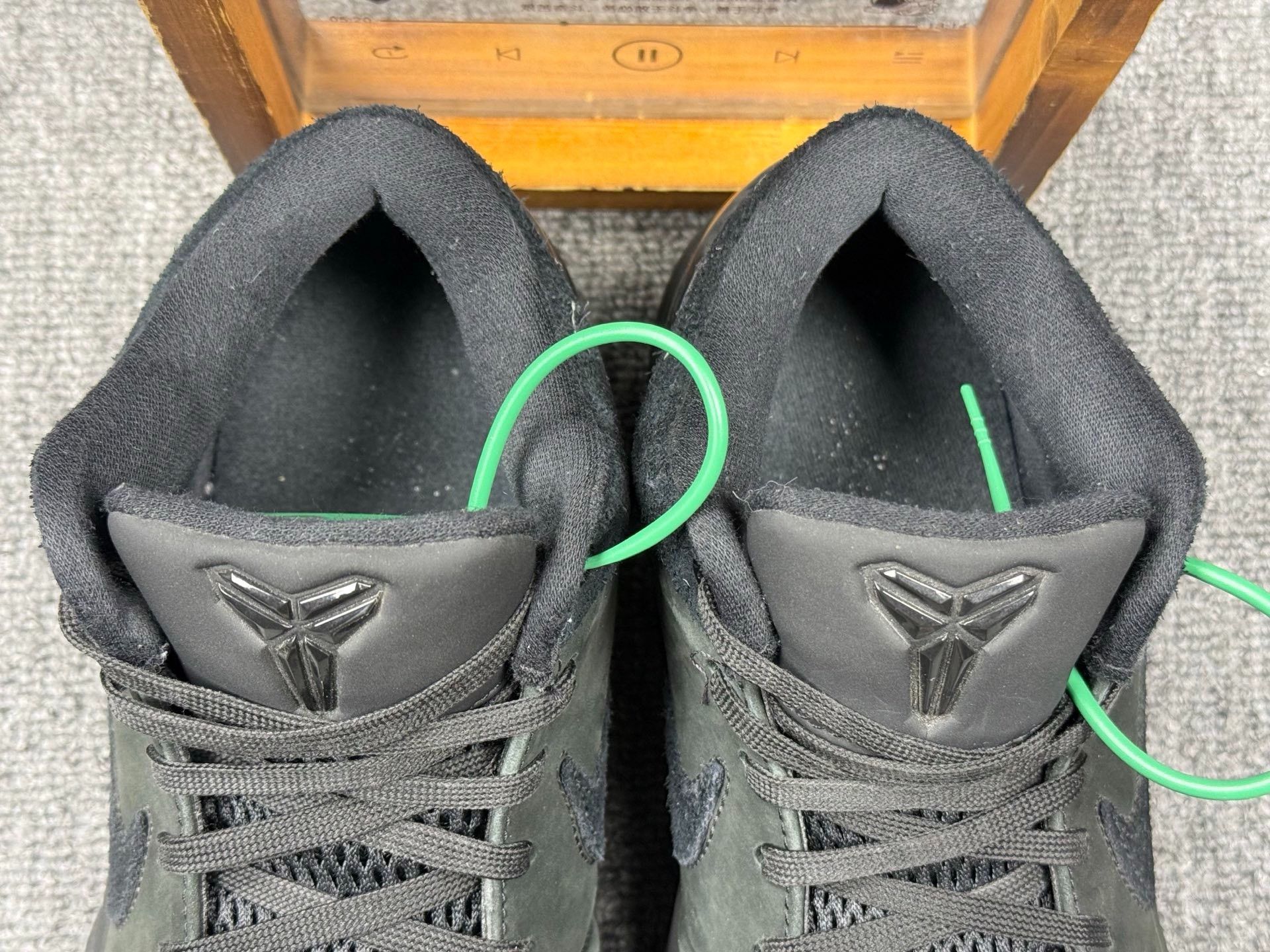Nike Nike KOBE4 Black Lowtop Sneakers 8 Men Size US 8 / EU 41 - 9 Thumbnail