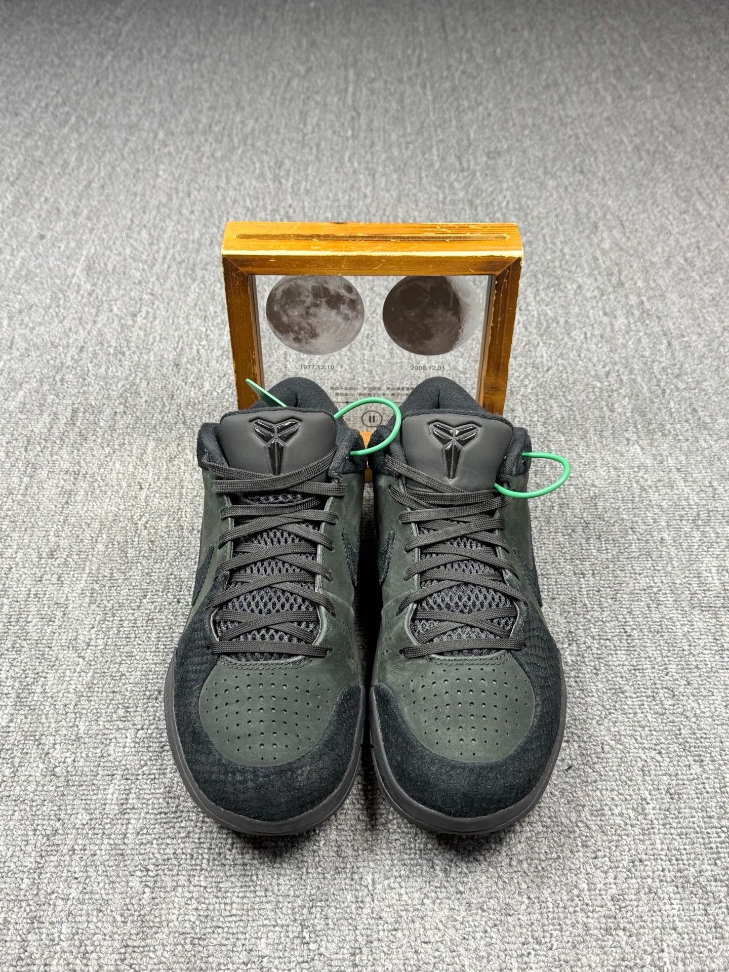 Nike Nike KOBE4 Black Lowtop Sneakers 8 Men Size US 8 / EU 41 - 4 Thumbnail