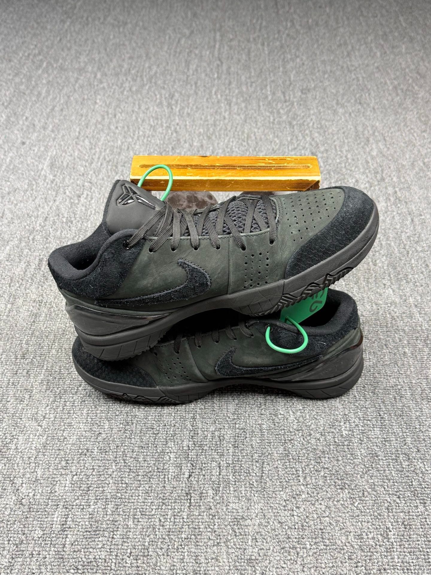 Nike Nike KOBE4 Black Lowtop Sneakers 8 Men Size US 8 / EU 41 - 3 Thumbnail