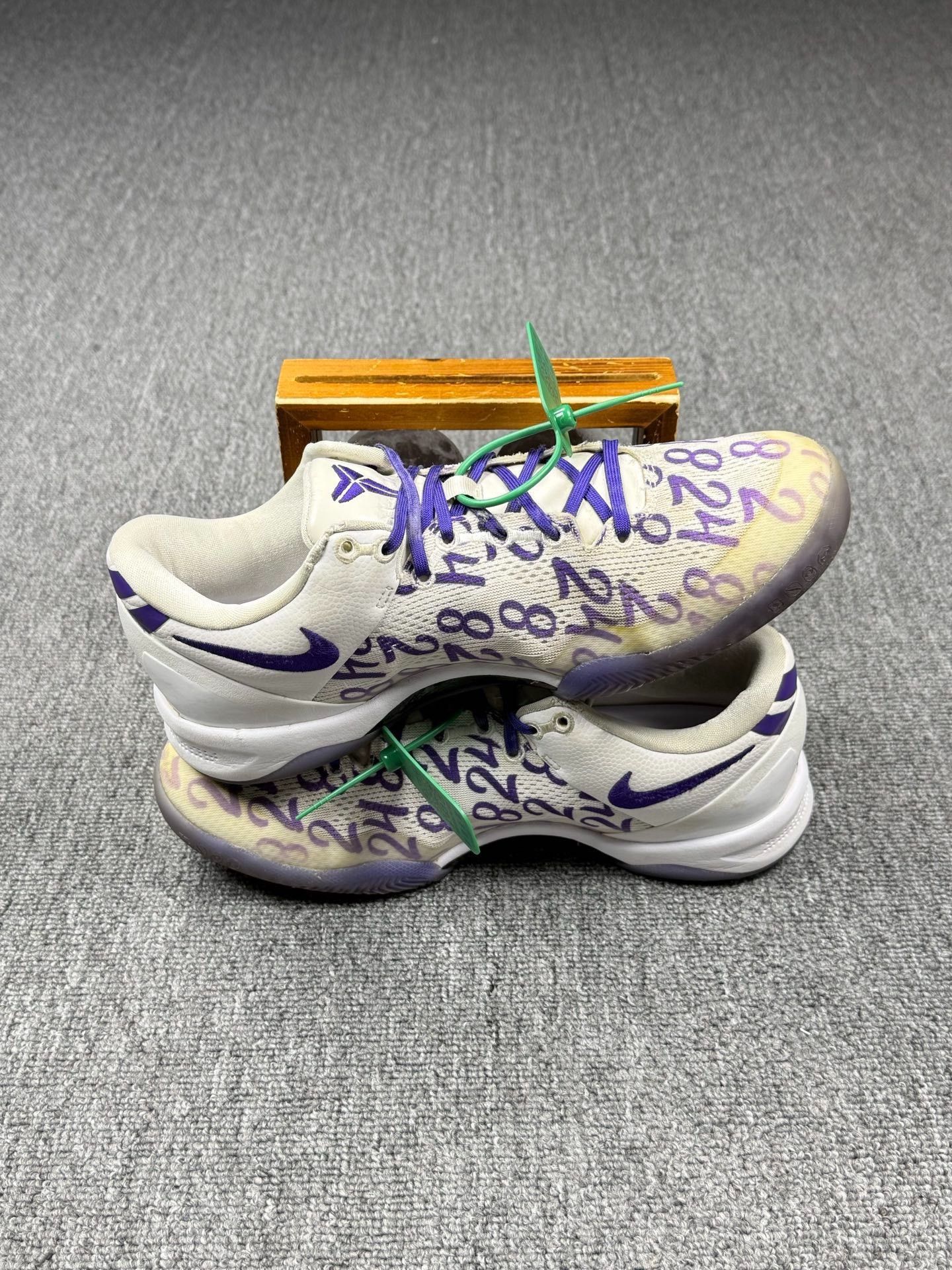 Nike Nike KOBE8 White Lowtop Sneakers 10 Men Size US 10 / EU 43 - 3 Thumbnail