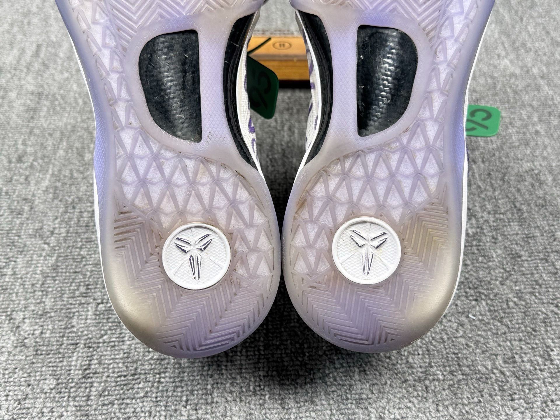 Nike Nike KOBE8 White Lowtop Sneakers 10 Men Size US 10 / EU 43 - 8 Thumbnail