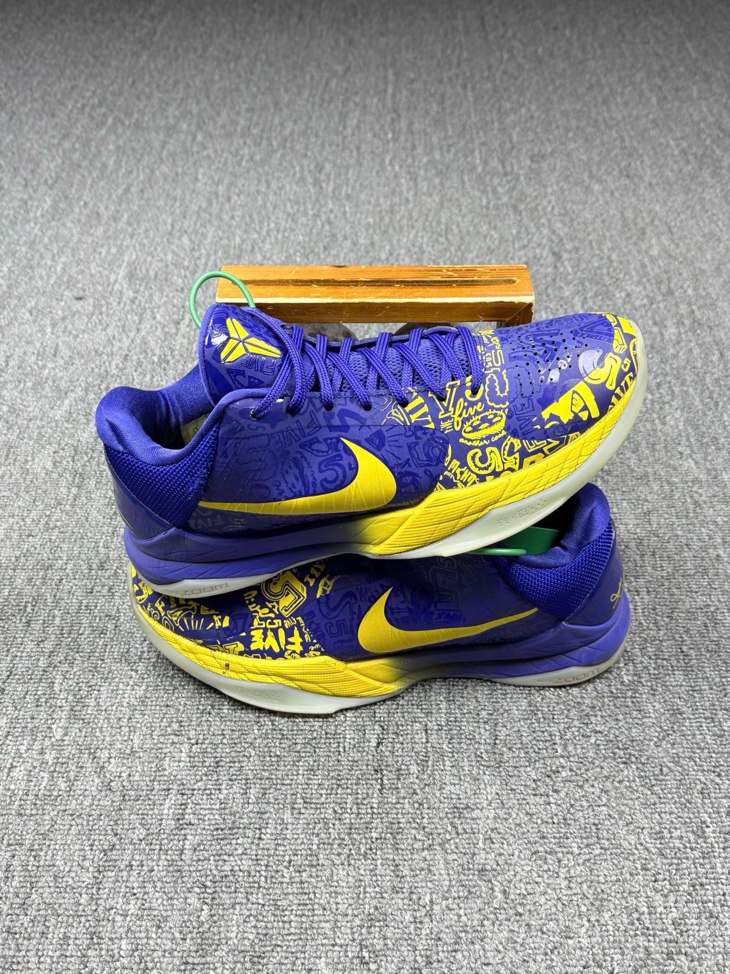 Nike Nike KOBE5 Yellow Lowtop Sneakers 9 Men Size US 9 / EU 42 - 2 Thumbnail