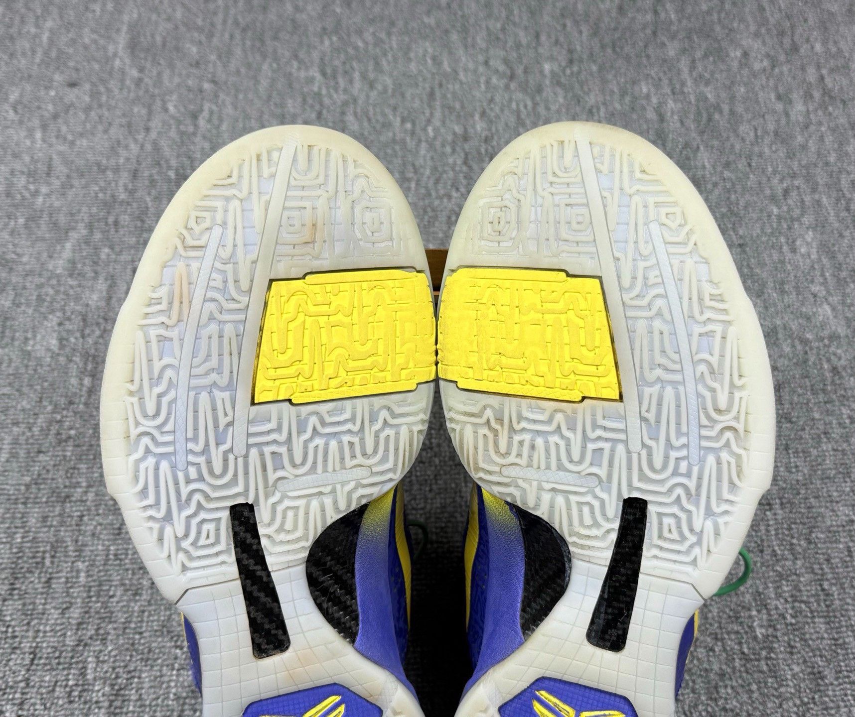 Nike Nike KOBE5 Yellow Lowtop Sneakers 9 Men Size US 9 / EU 42 - 7 Thumbnail