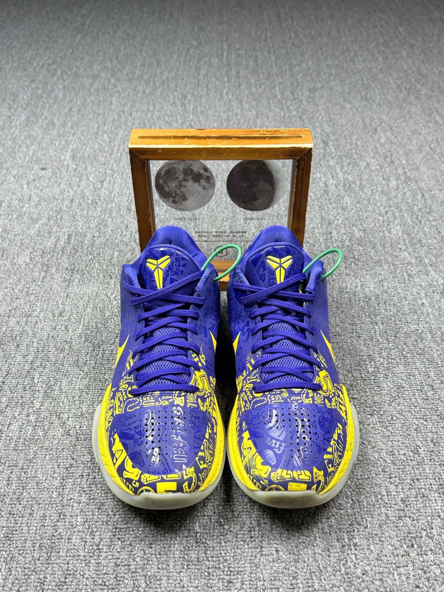 Nike Nike KOBE5 Yellow Lowtop Sneakers 9 Men Size US 9 / EU 42 - 4 Thumbnail
