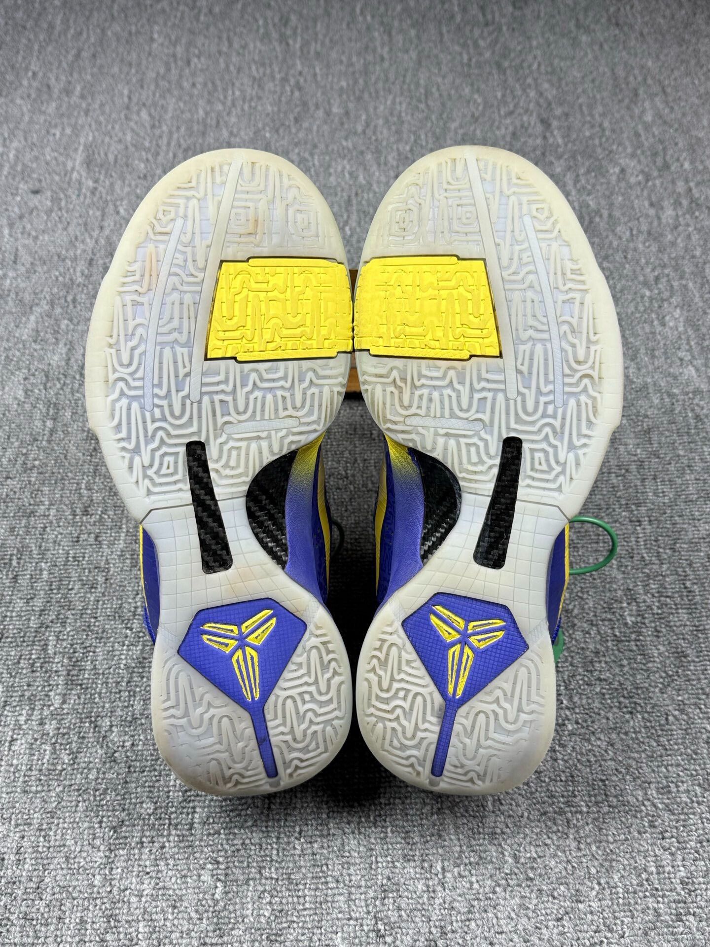 Nike Nike KOBE5 Yellow Lowtop Sneakers 9 Men Size US 9 / EU 42 - 6 Thumbnail