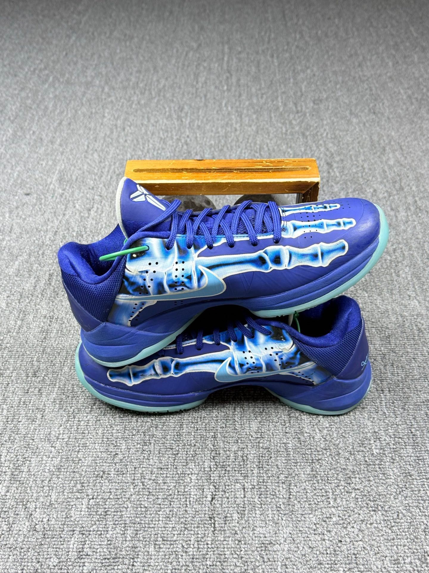 Nike Nike KOBE5 Blue Lowtop Sneakers 7 Men Size US 7 / EU 40 - 3 Thumbnail
