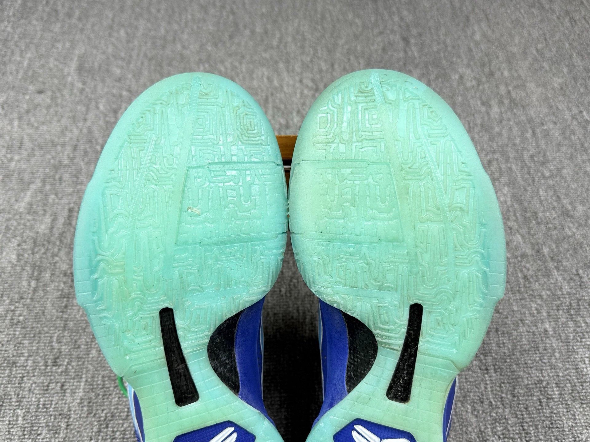 Nike Nike KOBE5 Blue Lowtop Sneakers 7 Men Size US 7 / EU 40 - 7 Thumbnail