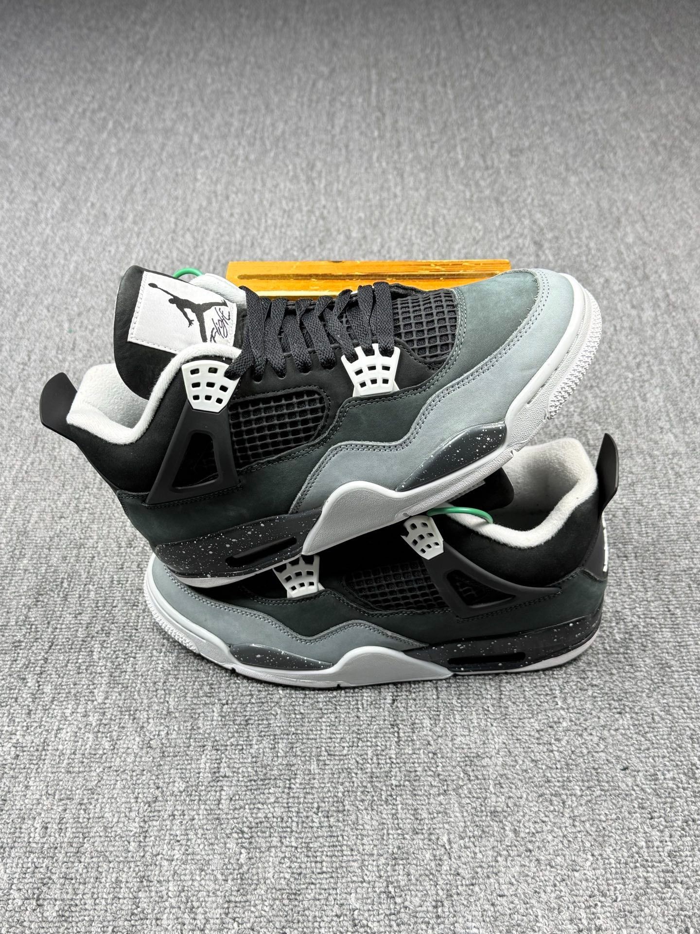 Nike Nike AJ4 Black Lowtop Sneakers 9 Men Size US 9 / EU 42 - 2 Thumbnail