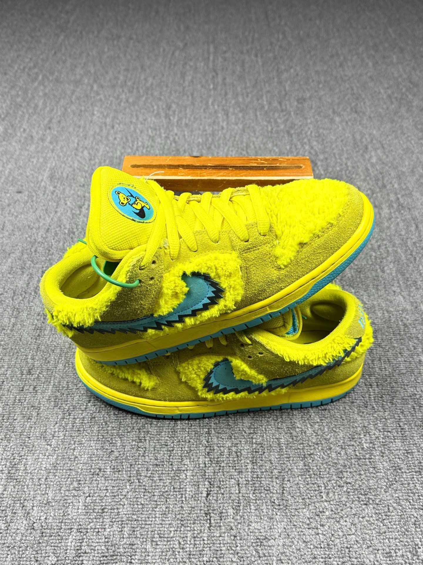 Nike Nike DUNK SB Yellow Lowtop Sneakers 8 Men Size US 8 / EU 41 - 2 Thumbnail