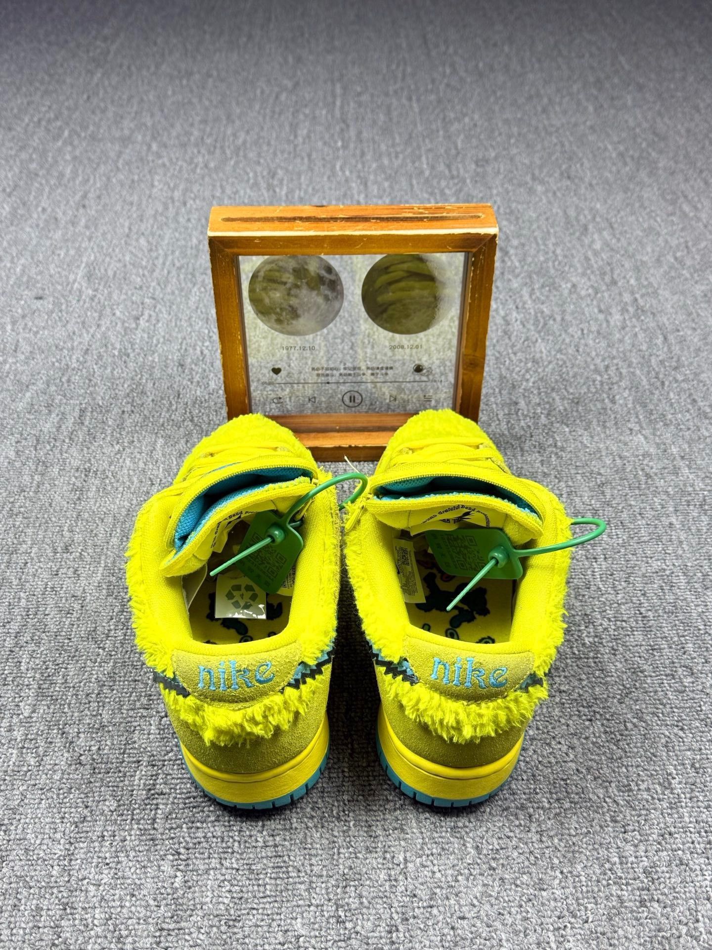 Nike Nike DUNK SB Yellow Lowtop Sneakers 8 Men Size US 8 / EU 41 - 5 Thumbnail