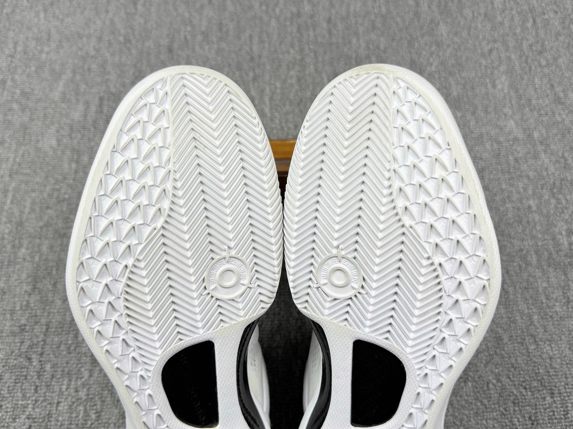 Nike Nike KOBE8 White Lowtop Sneakers 10 Men Size US 10 / EU 43 - 7 Thumbnail