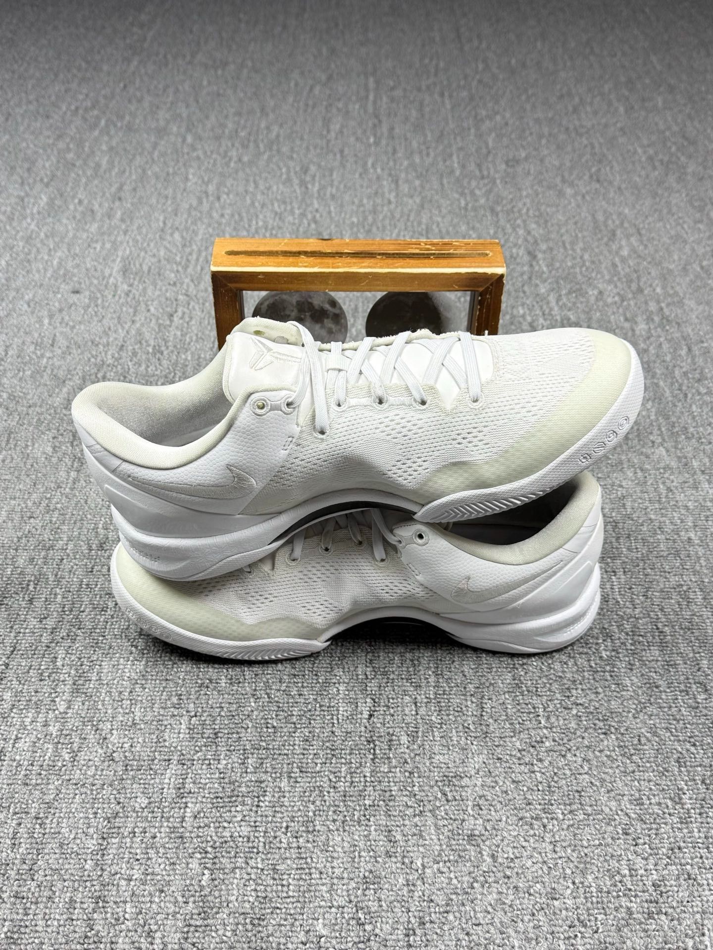 Nike Nike KOBE8 White Lowtop Sneakers 10 Men Size US 10 / EU 43 - 3 Thumbnail