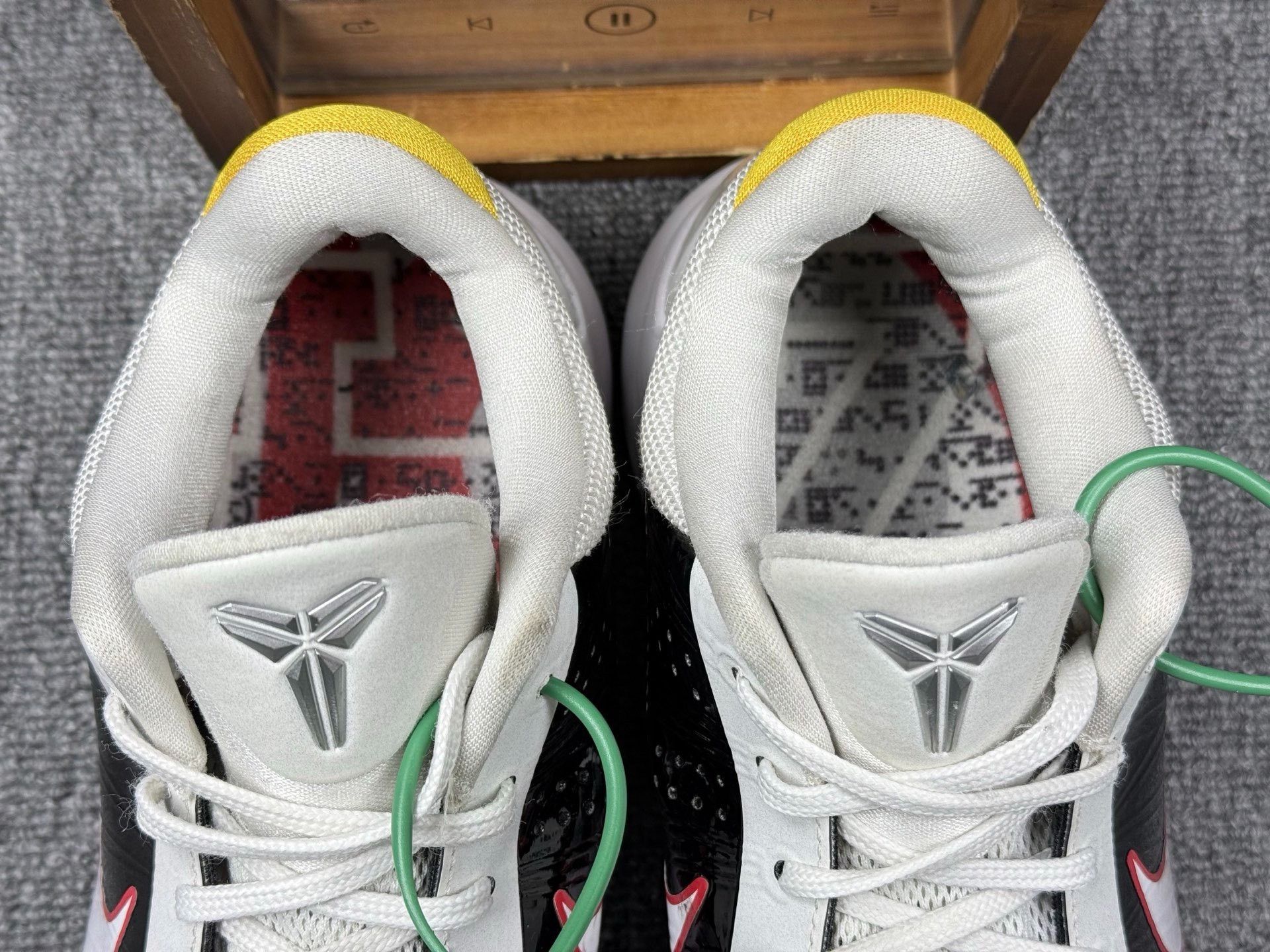 Nike Nike KOBE5 White Lowtop Sneakers 12 Men Size US 12 / EU 45 - 9 Thumbnail