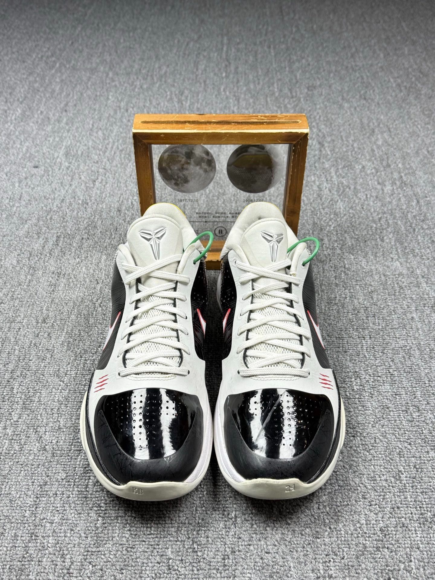 Nike Nike KOBE5 White Lowtop Sneakers 12 Men Size US 12 / EU 45 - 4 Thumbnail